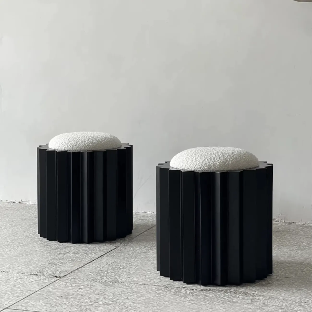 Дизайнерский Черный Низкий Табурет Yanshe от LaLume Дизайнерский Черный Низкий Табурет Yanshe от LaLume