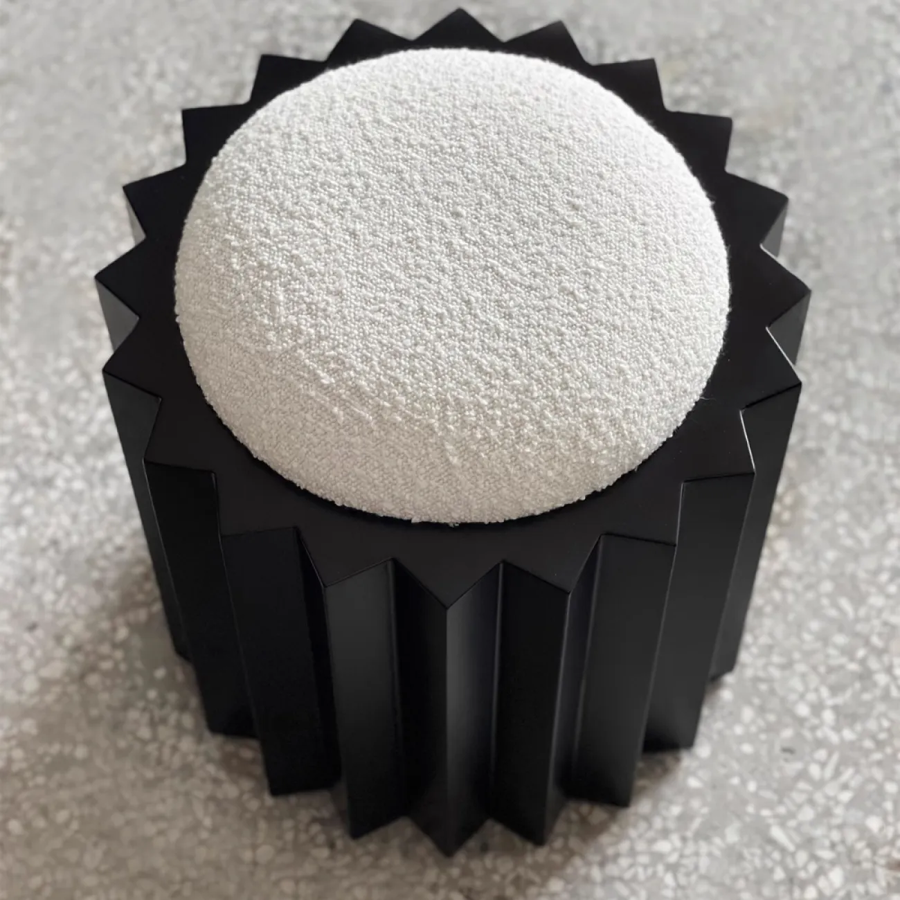 Дизайнерский Черный Низкий Табурет Yanshe от LaLume Дизайнерский Черный Низкий Табурет Yanshe от LaLume