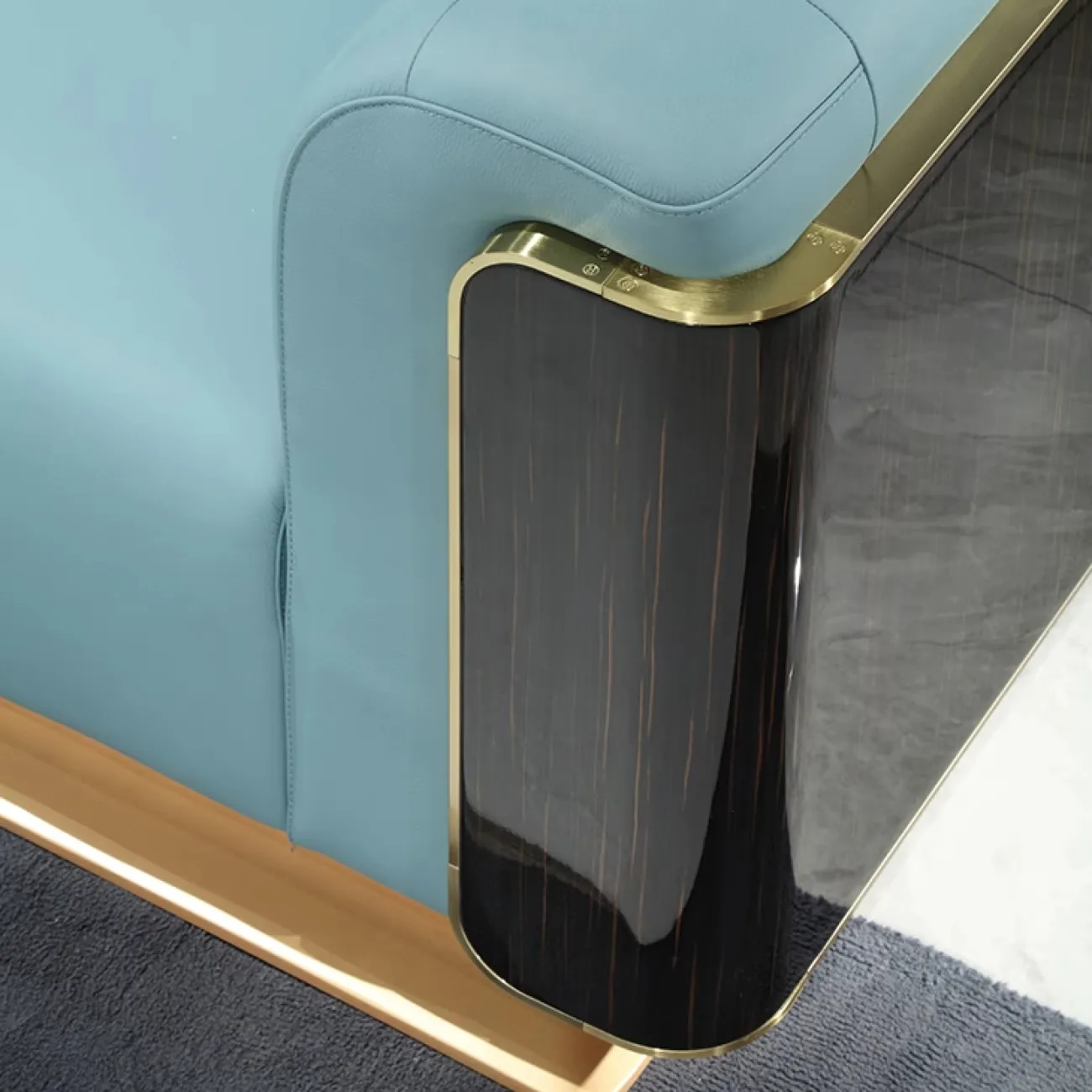 Элегантное кресло MIVICA из натуральной кожи и красного дерева KR38252-32