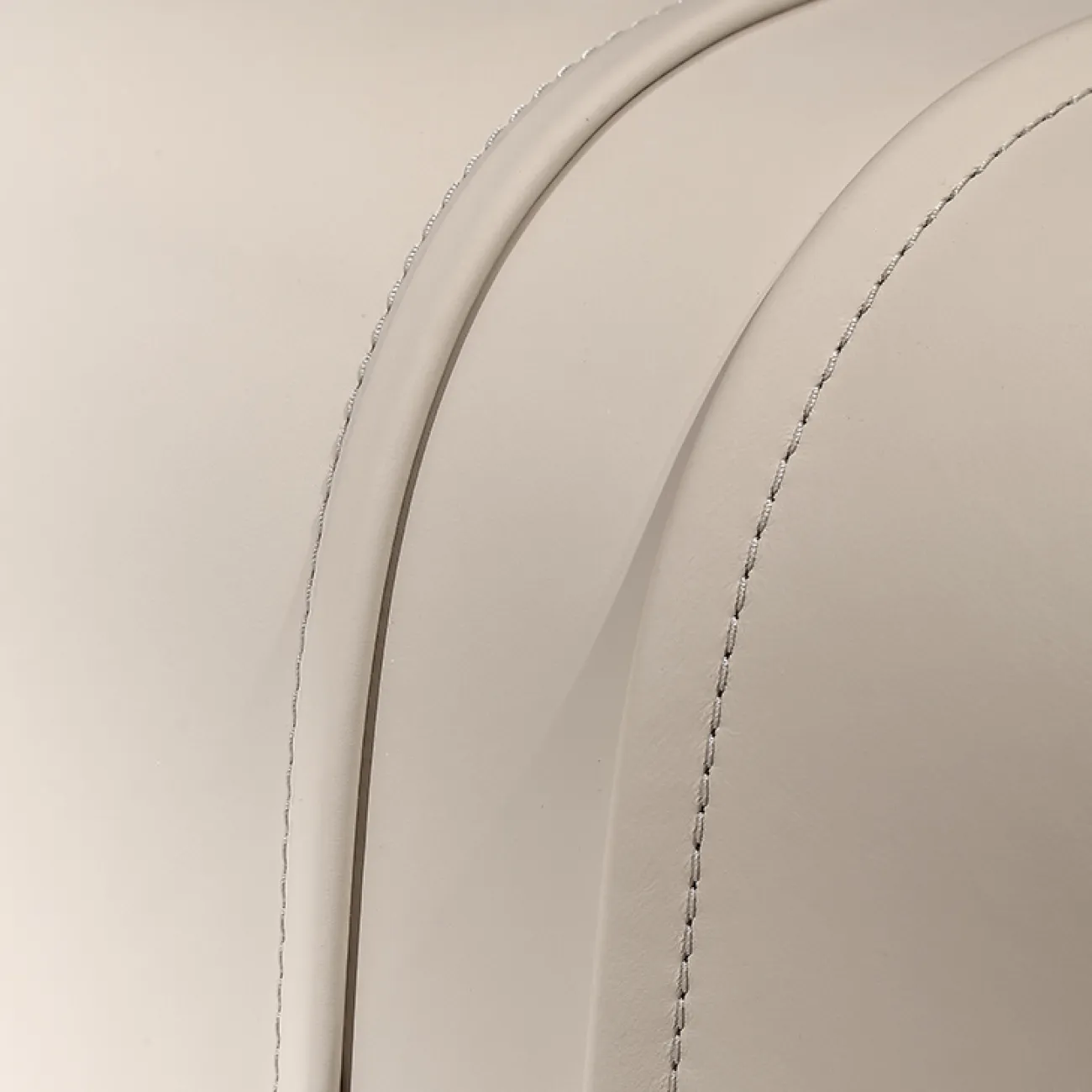 Кожаный угловой диван MIVICA из красного дерева UD38259-32