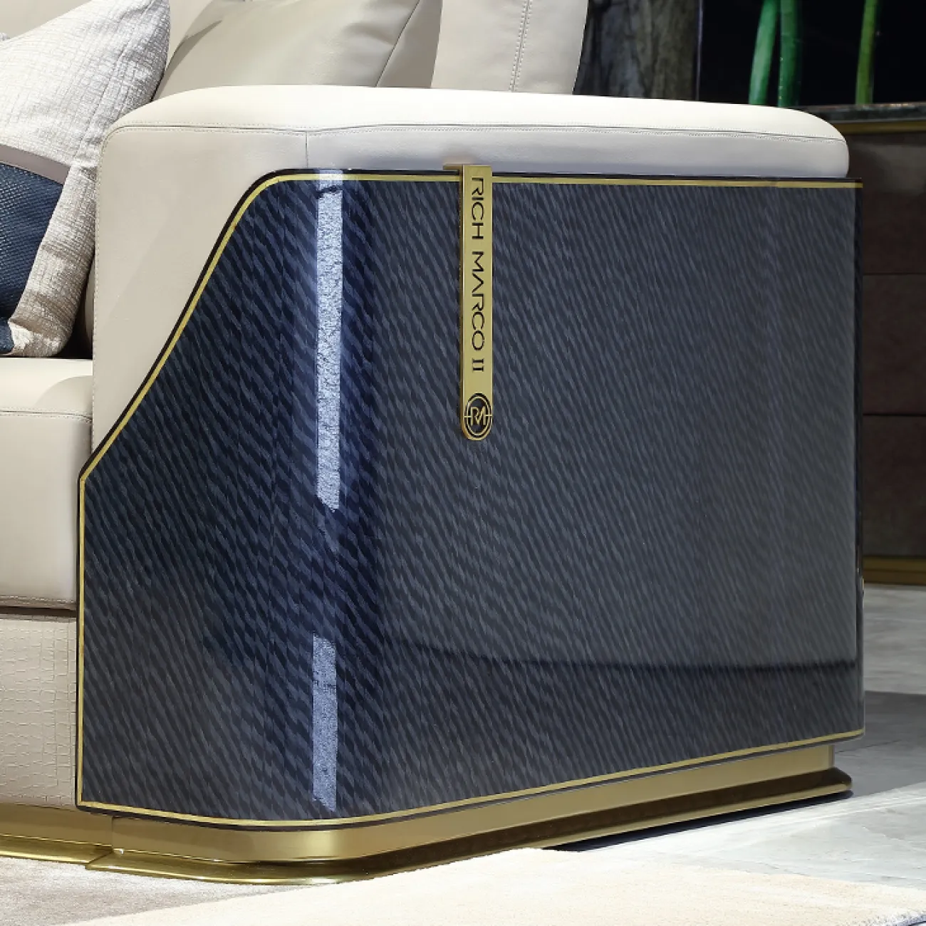 Комфортабельный диван MIVICA из натуральной кожи и красного дерева DV38264-32