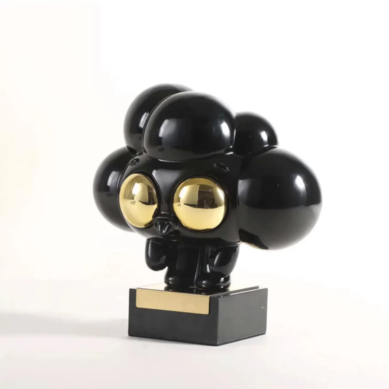 Дизайнерские Маленькие Статуэтки Персонаж Yanshe от LaLume