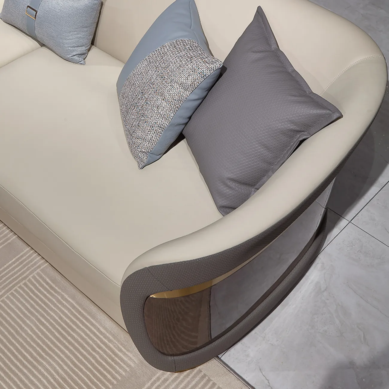 Комфортабельный диван MIVICA из натуральной кожи и красного дерева DV38270-32