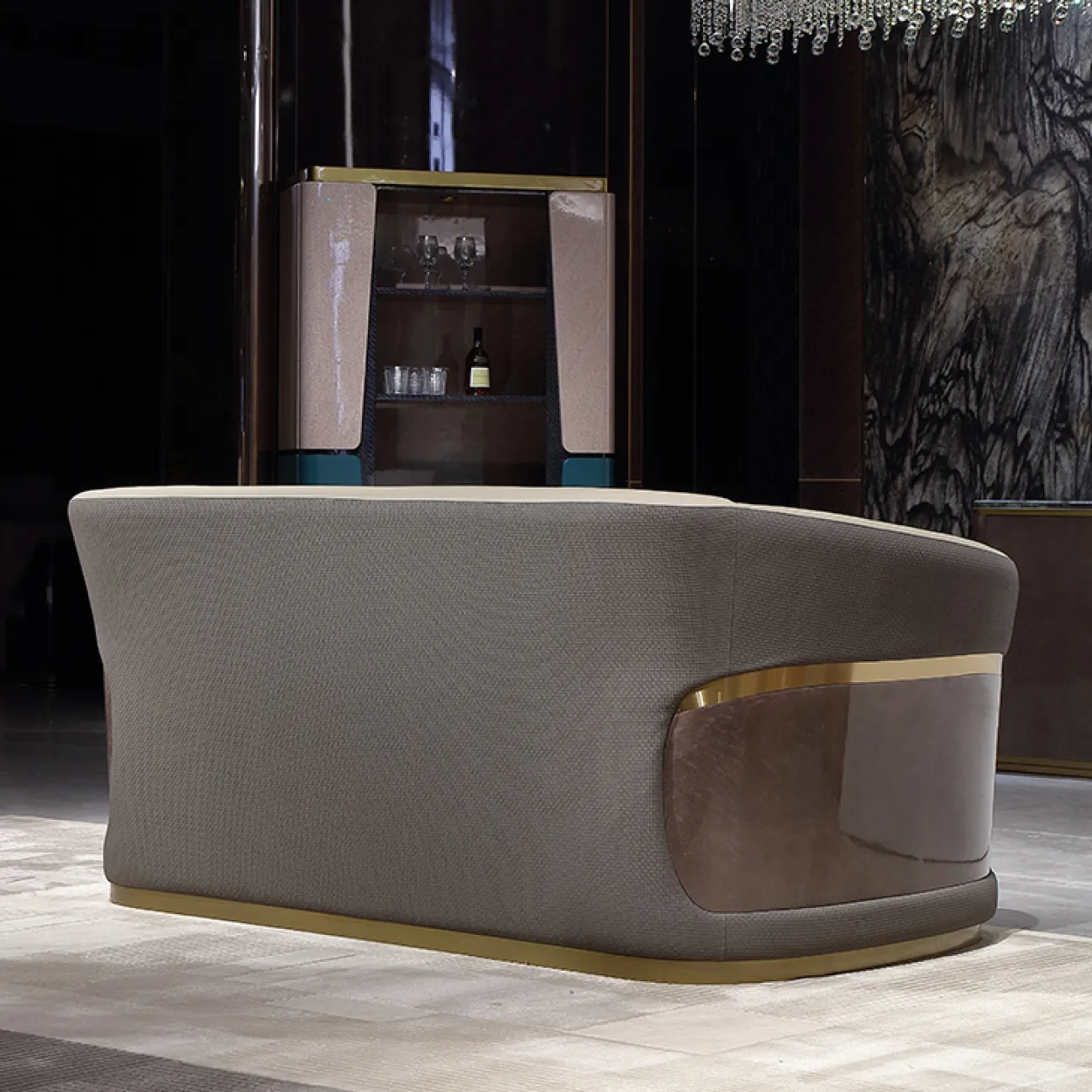 Комфортабельный диван MIVICA из натуральной кожи и красного дерева DV38270-32