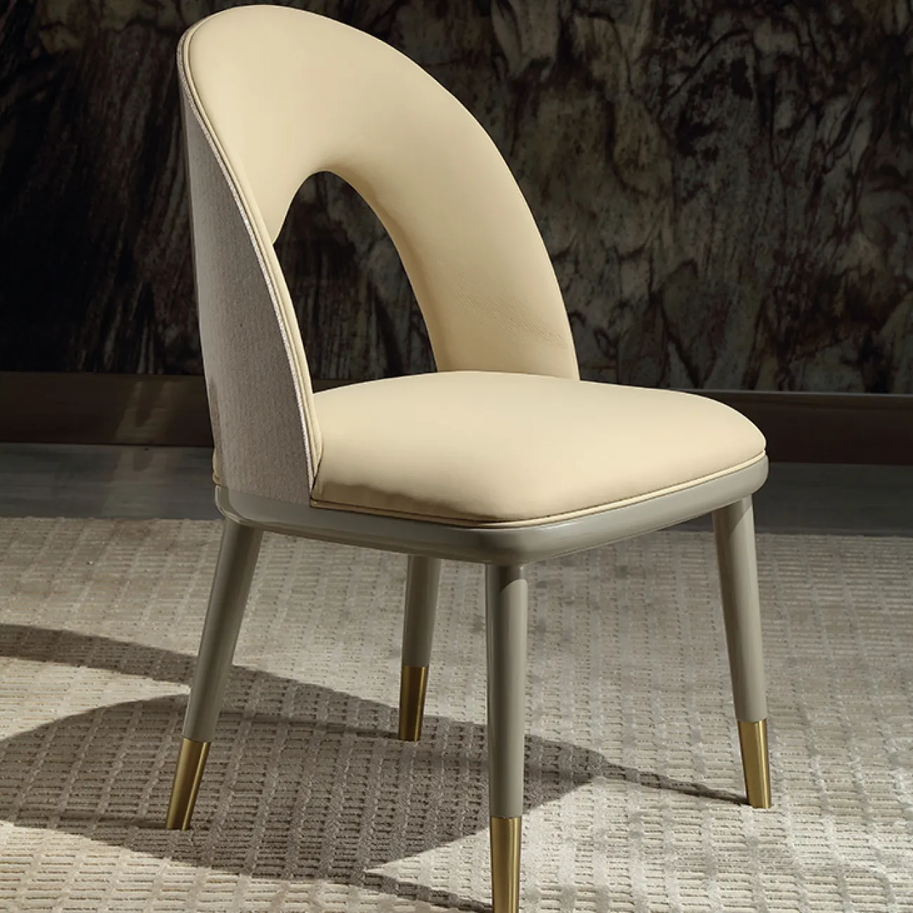 Удобный обеденный стул MIVICA из кожи, латуни и красного дерева ST38276-32