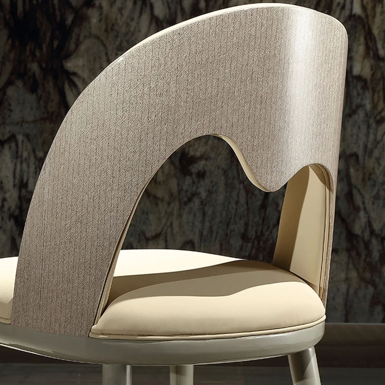 Удобный обеденный стул MIVICA из кожи, латуни и красного дерева ST38276-32