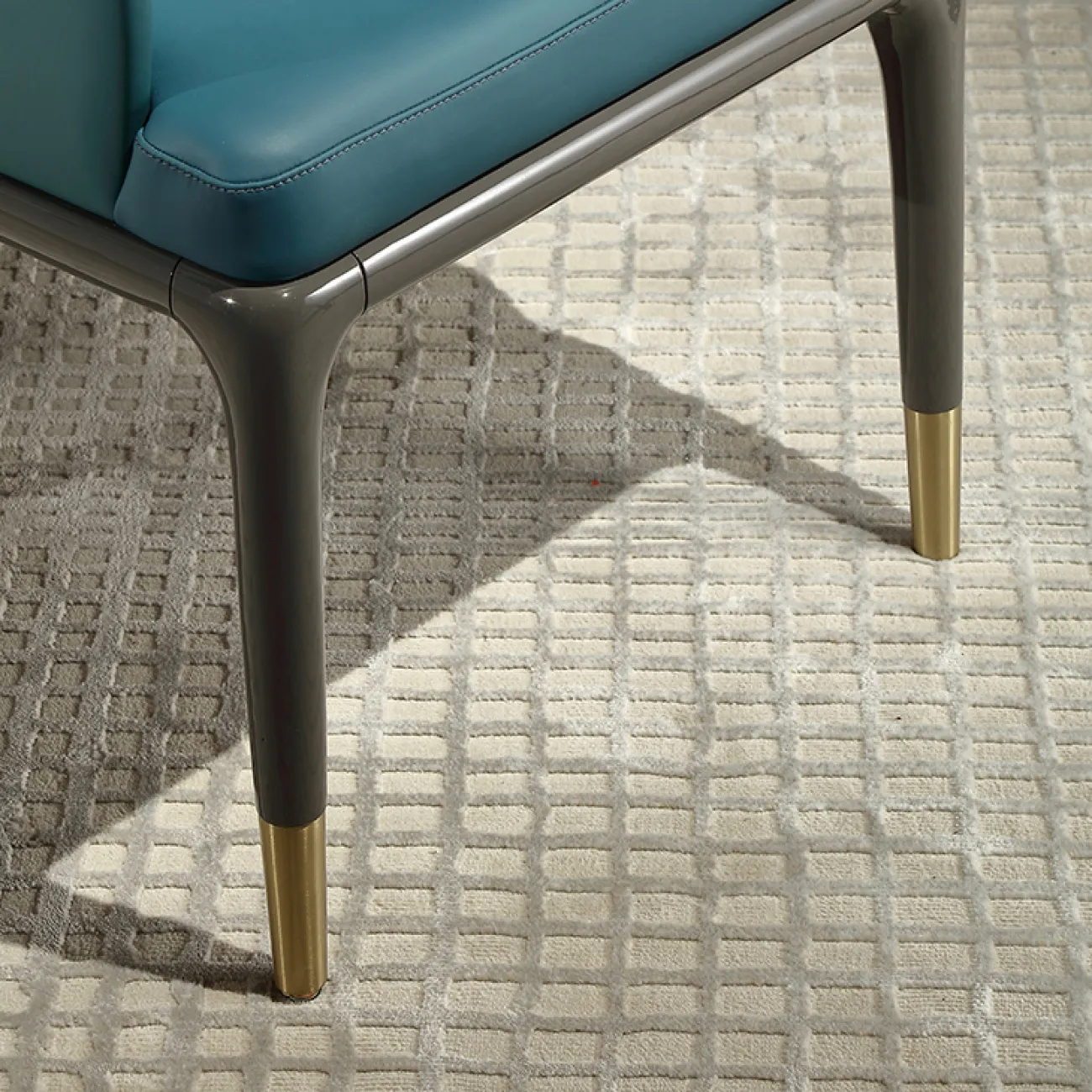 Эргономичный обеденный стул MIVICA из кожи, латуни и красного дерева ST38278-32