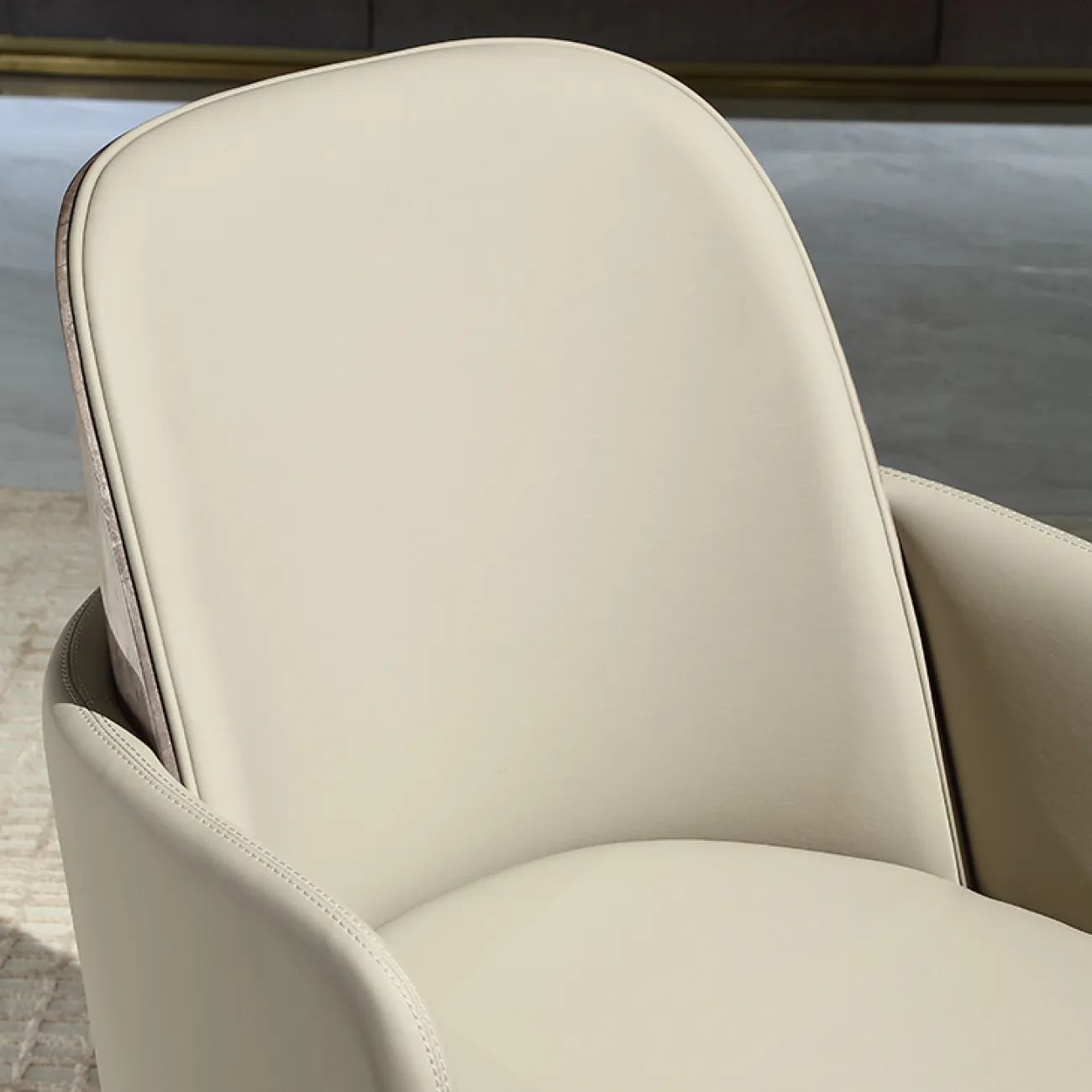 Удобный обеденный стул MIVICA из кожи, латуни и красного дерева ST38283-32