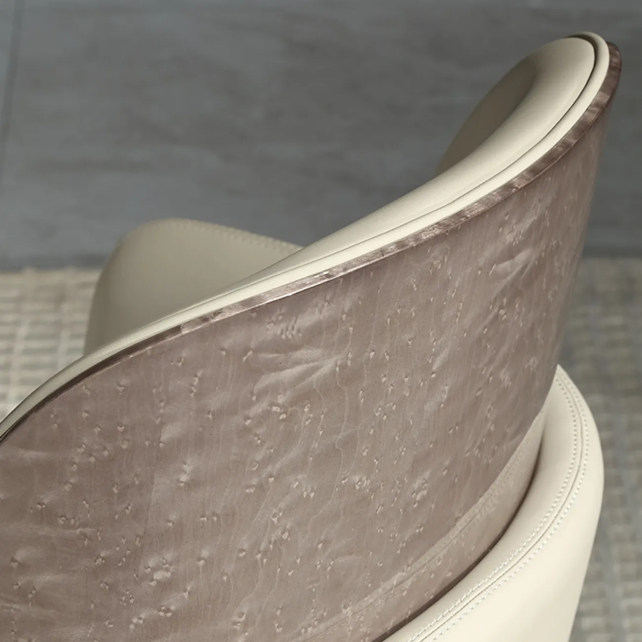 Удобный обеденный стул MIVICA из кожи, латуни и красного дерева ST38283-32