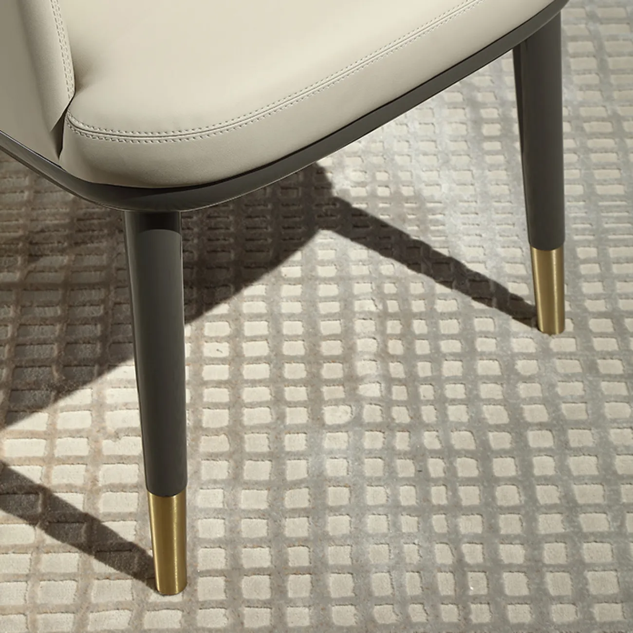 Удобный обеденный стул MIVICA из кожи, латуни и красного дерева ST38283-32