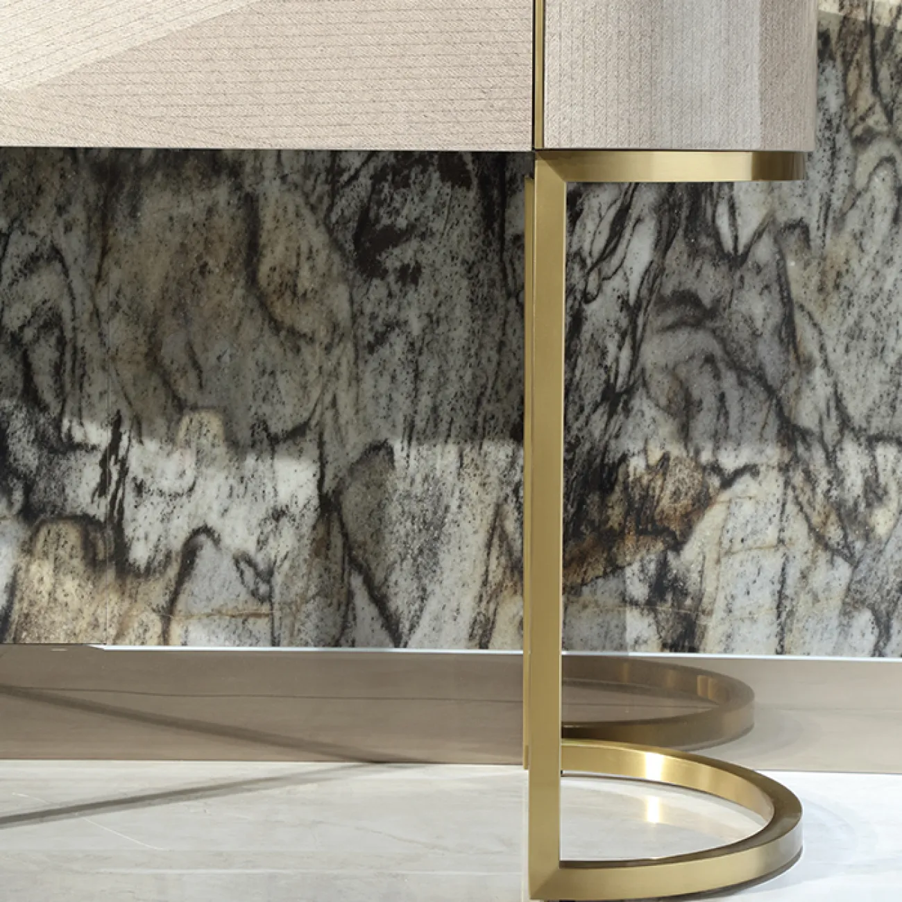 Элегантный туалетный столик с зеркалом MIVICA из красного дерева TS38285-32