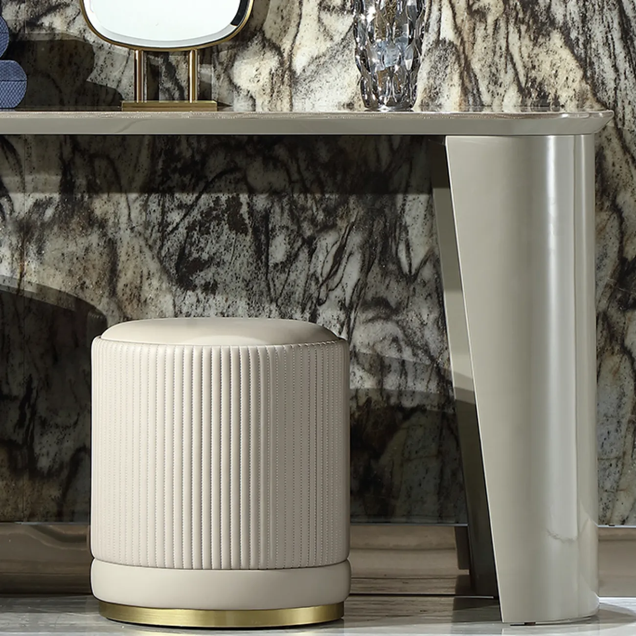 Элегантный туалетный столик с зеркалом MIVICA из красного дерева TS38293-32