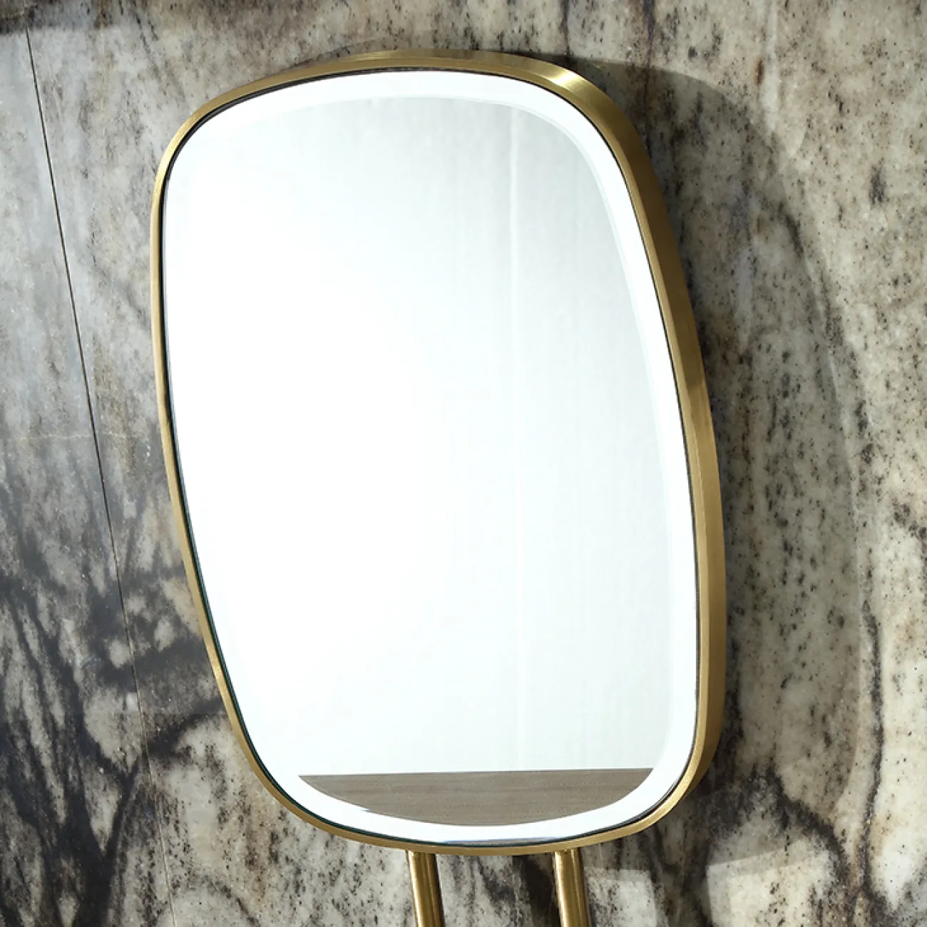 Элегантный туалетный столик с зеркалом MIVICA из красного дерева TS38293-32