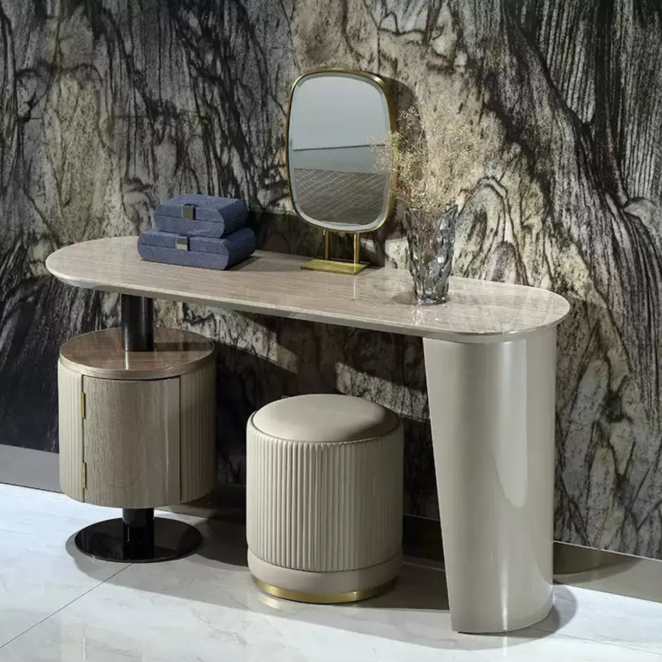 Мягкий табурет MIVICA из кожи и красного дерева TB38296-32