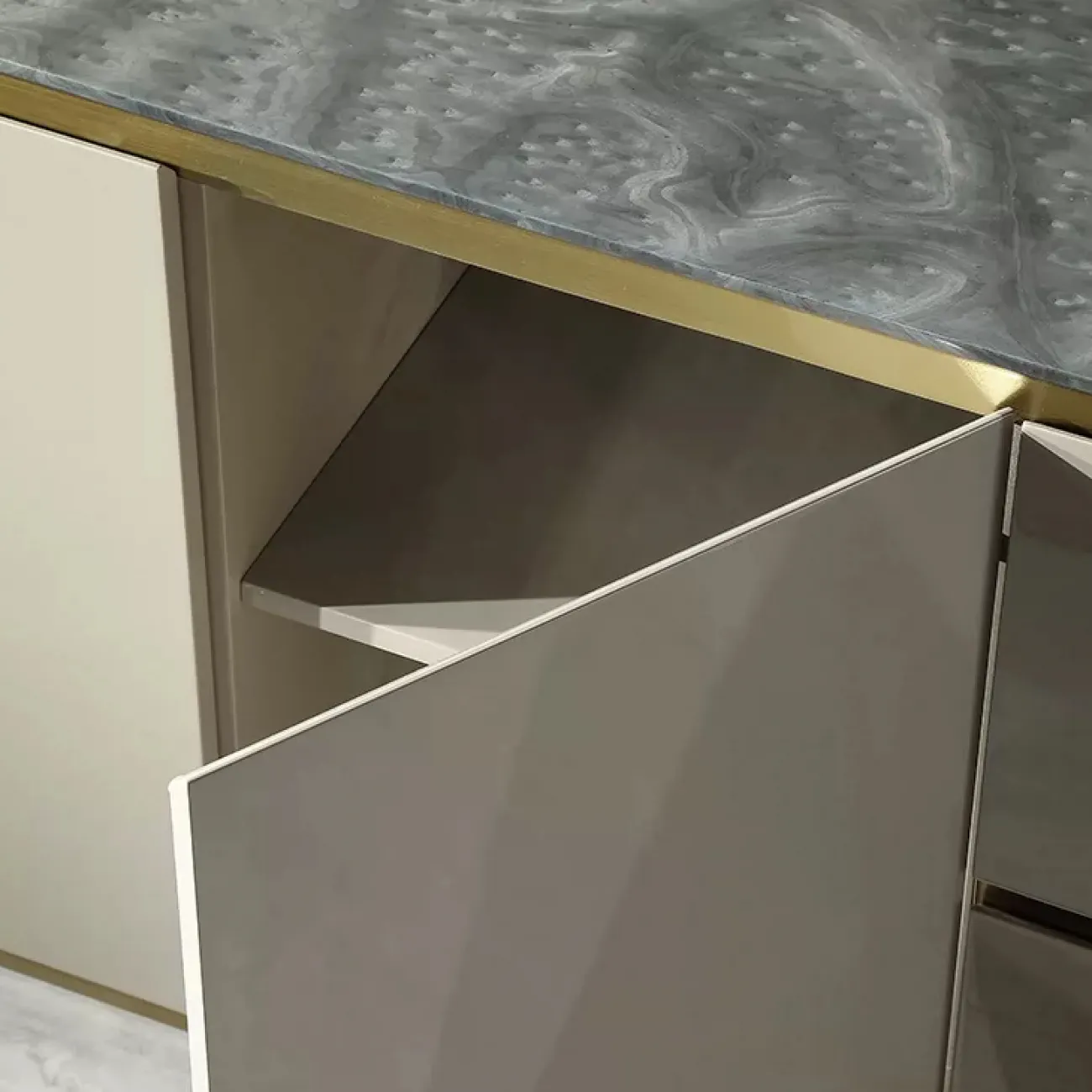 Элегантный буфет MIVICA из красного дерева KD38303-32