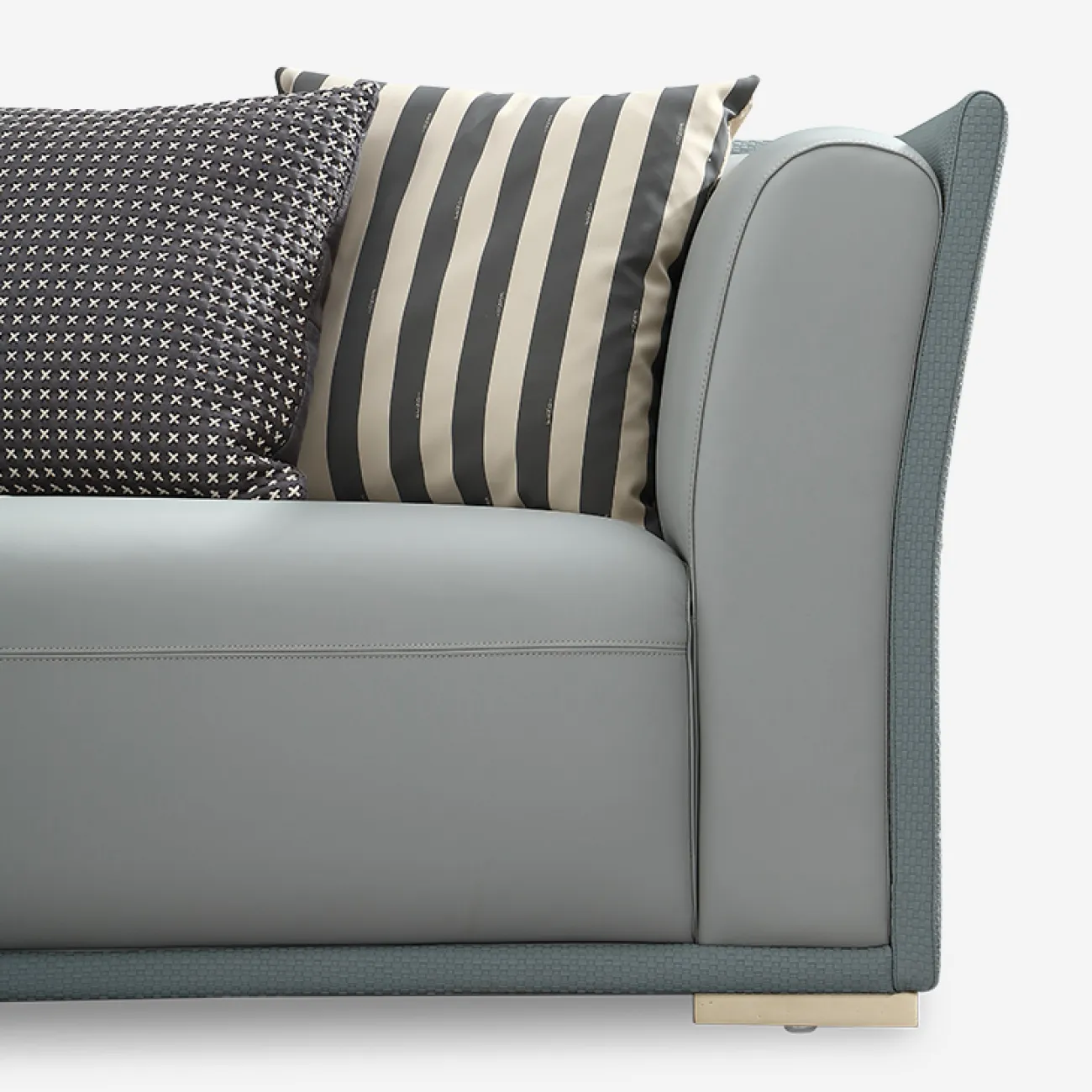 Комфортабельный диван MIVICA из натуральной кожи DV38304-32 Комфортабельный диван MIVICA из натуральной кожи DV38304-32