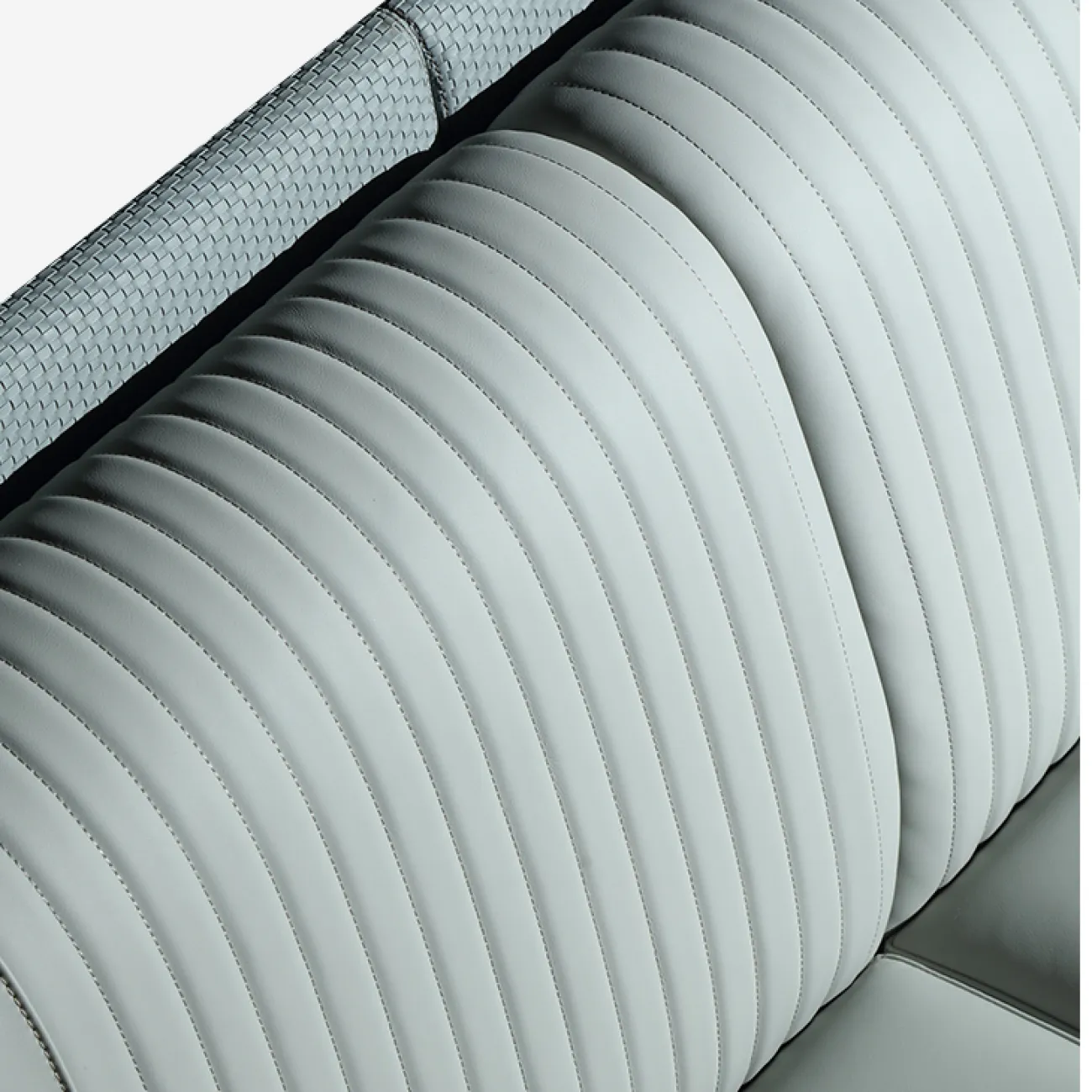 Комфортабельный диван MIVICA из натуральной кожи DV38304-32 Комфортабельный диван MIVICA из натуральной кожи DV38304-32