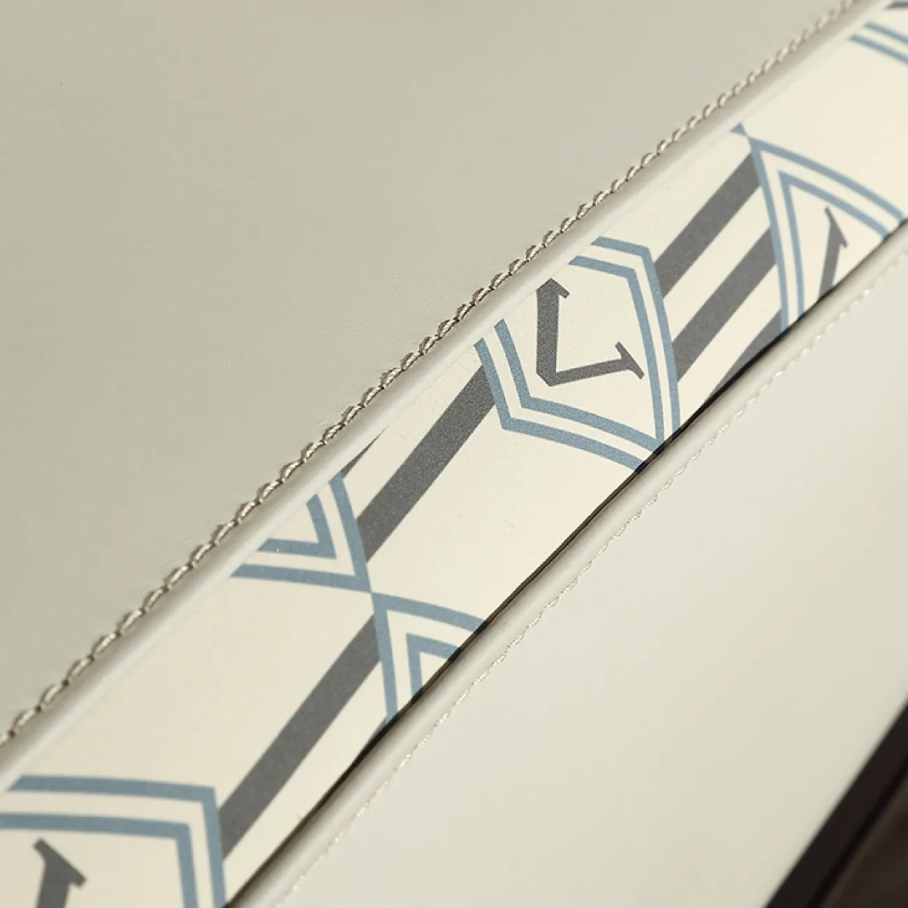 Современное кресло-качалка MIVICA из натуральной кожи, берёзы KR38307-32