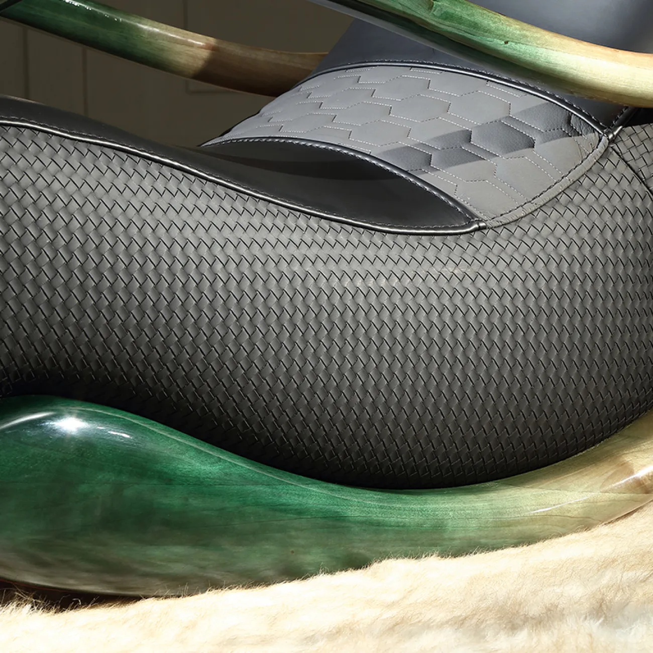 Современное кресло-качалка MIVICA из натуральной кожи, берёзы KR38308-32