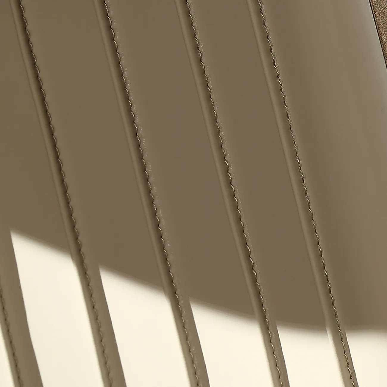 Роскошный обеденный стол MIVICA из зелёного мрамора и дерева OS38320-32