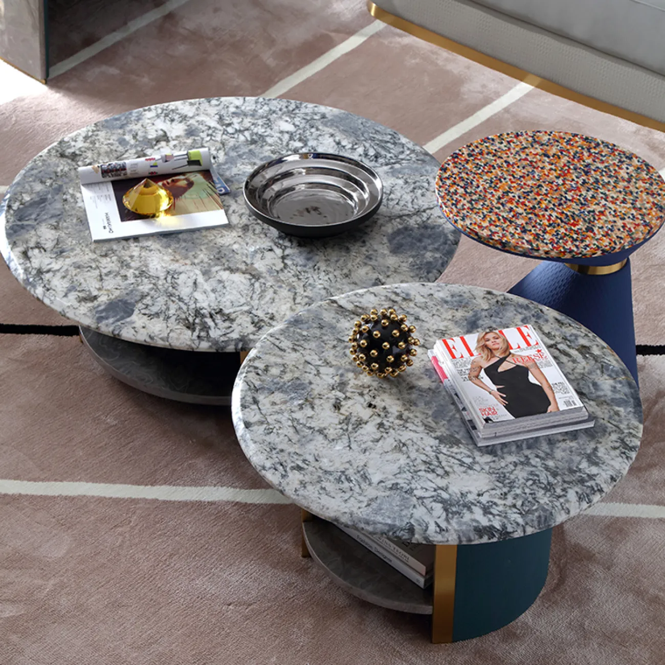 Дизайнерский угловой столик MIVICA необычной формы JS38342-32