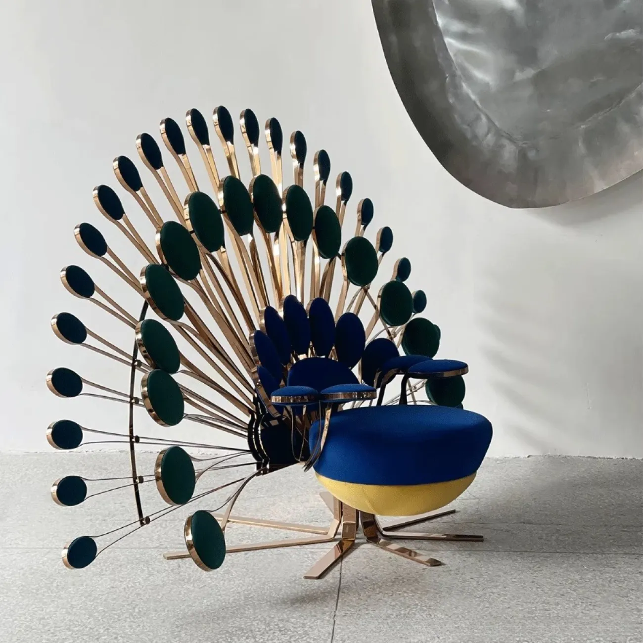 Дизайнерский Небольшой Одноместный Диван Павлин Yanshe от LaLume