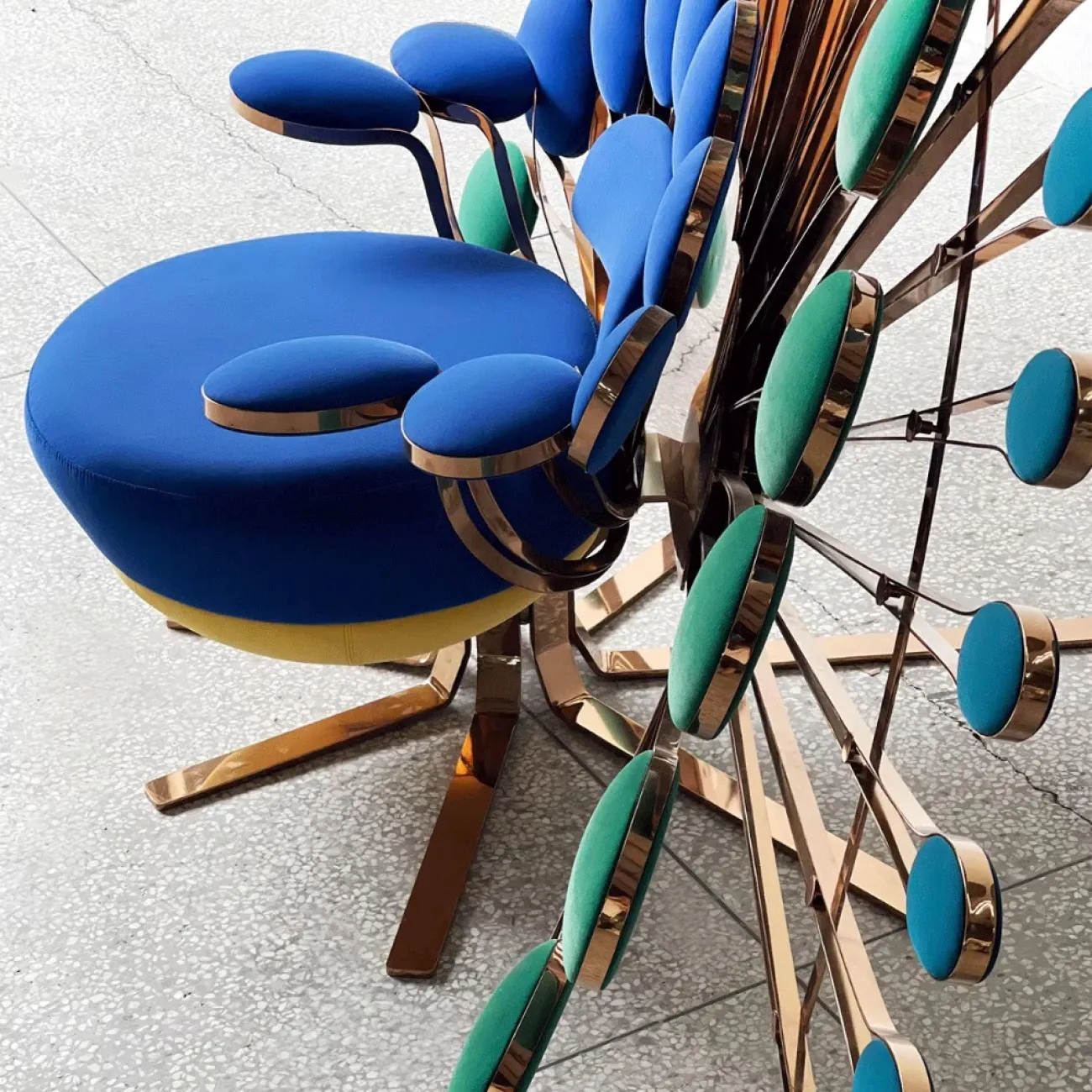 Дизайнерский Небольшой Одноместный Диван Павлин Yanshe от LaLume