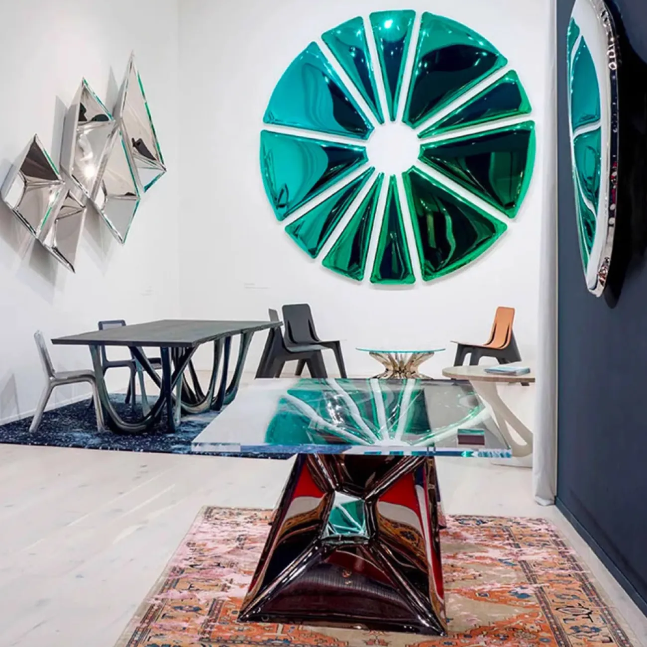 Дизайнерский Металлический Обеденный Стол Воздушный Шар Yanshe от LaLume Дизайнерский Металлический Обеденный Стол Воздушный Шар Yanshe от LaLume