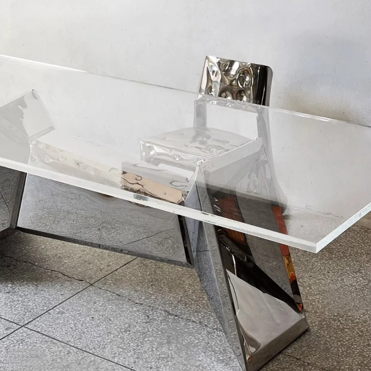 Дизайнерский Металлический Обеденный Стол Воздушный Шар Yanshe от LaLume Дизайнерский Металлический Обеденный Стол Воздушный Шар Yanshe от LaLume