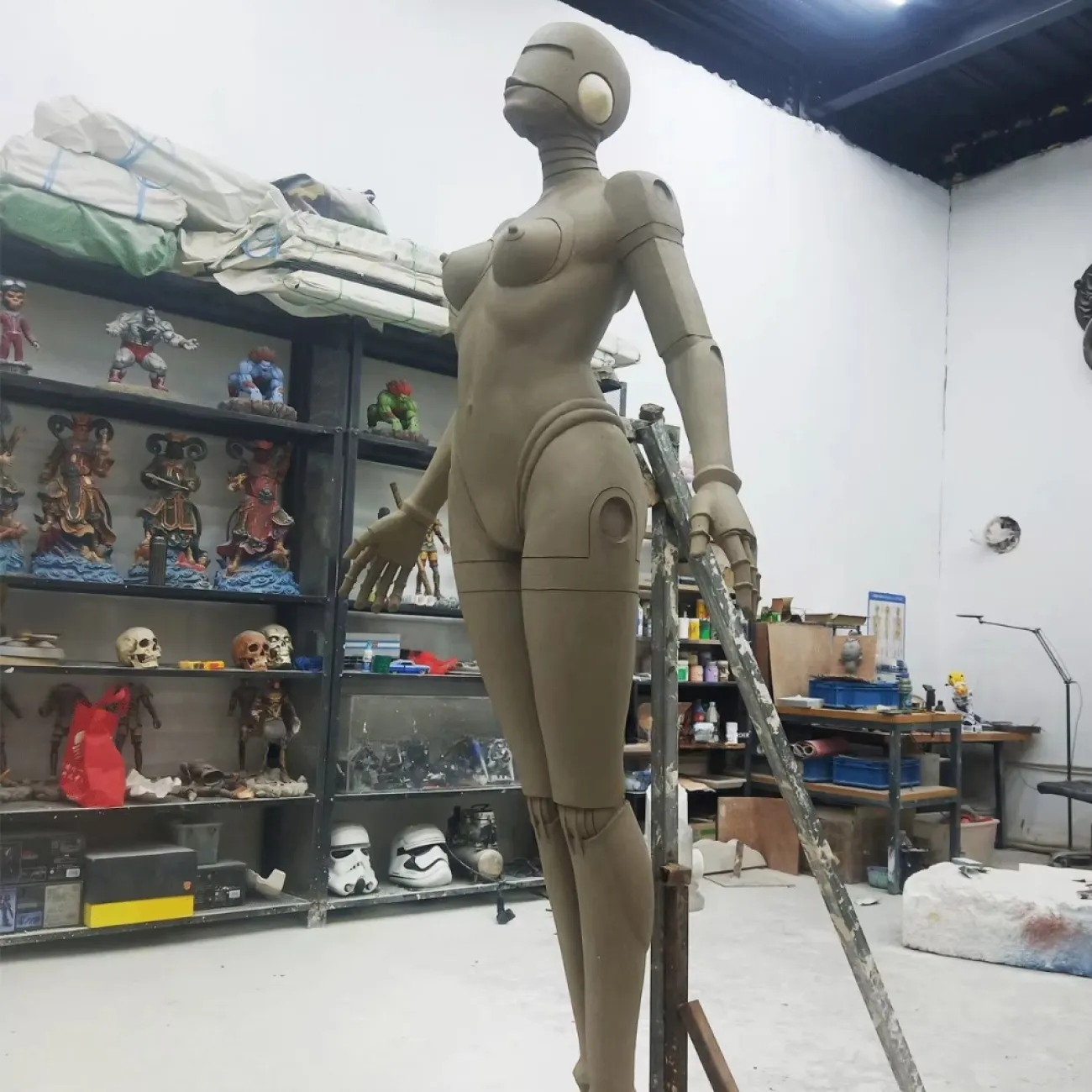 Дизайнерская Скульптура Большой Робот Цзи Yanshe коллекции LaLume Дизайнерская Скульптура Большой Робот Цзи Yanshe коллекции LaLume