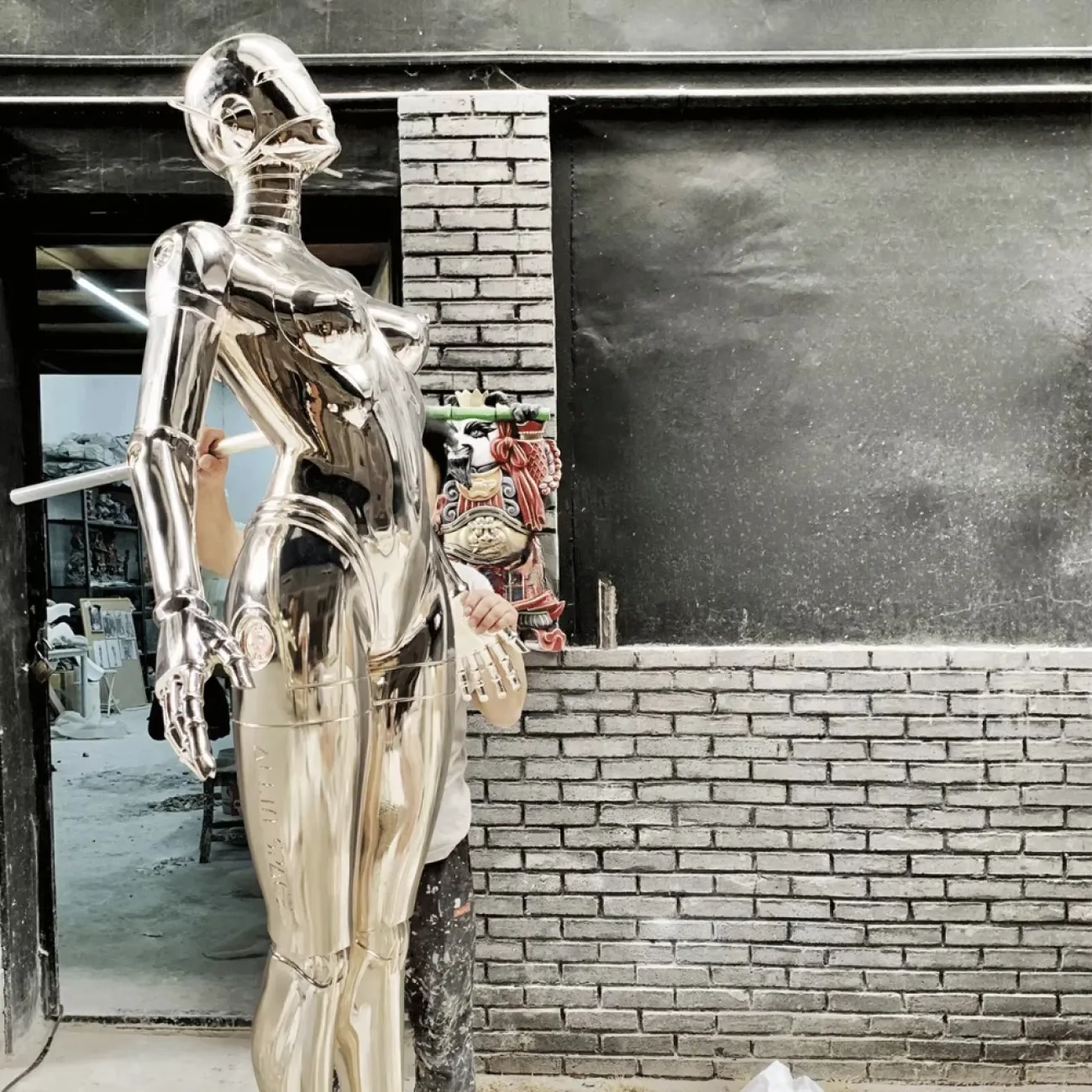 Дизайнерская Скульптура Большой Робот Цзи Yanshe коллекции LaLume Дизайнерская Скульптура Большой Робот Цзи Yanshe коллекции LaLume