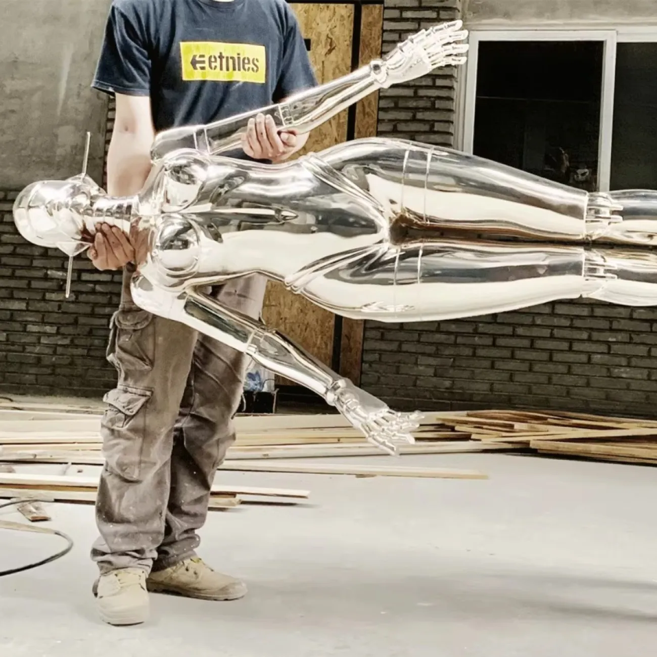 Дизайнерская Скульптура Большой Робот Цзи Yanshe коллекции LaLume Дизайнерская Скульптура Большой Робот Цзи Yanshe коллекции LaLume