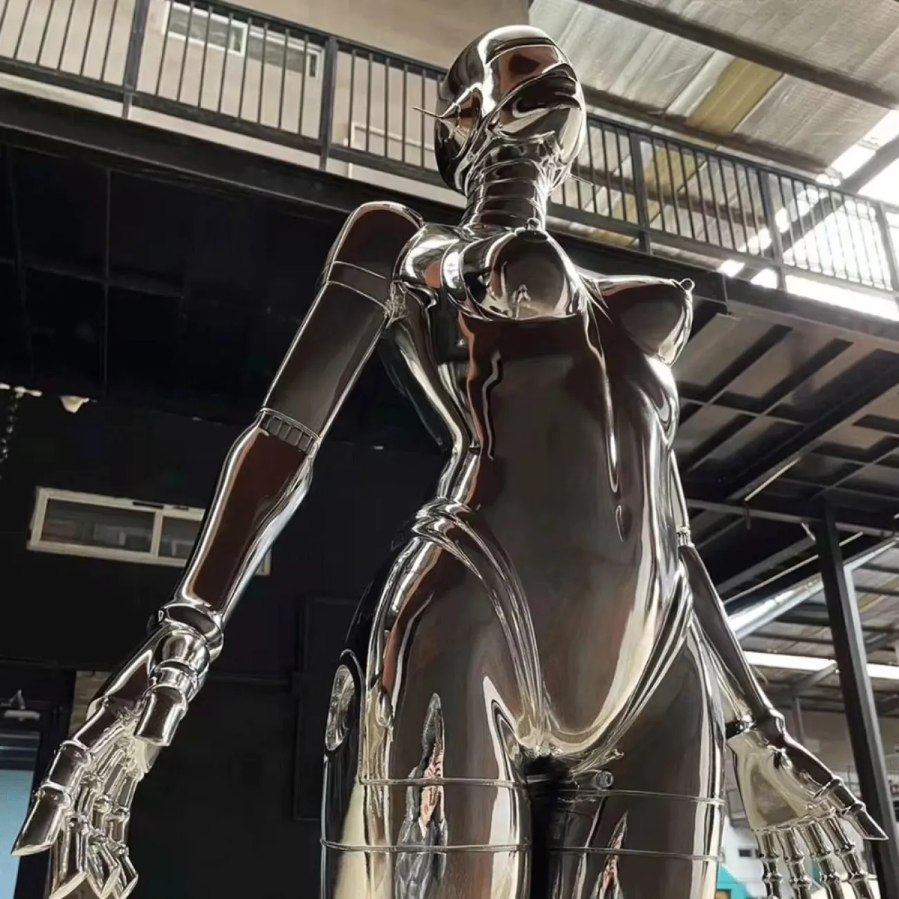 Дизайнерская Скульптура Большой Робот Цзи Yanshe коллекции LaLume Дизайнерская Скульптура Большой Робот Цзи Yanshe коллекции LaLume