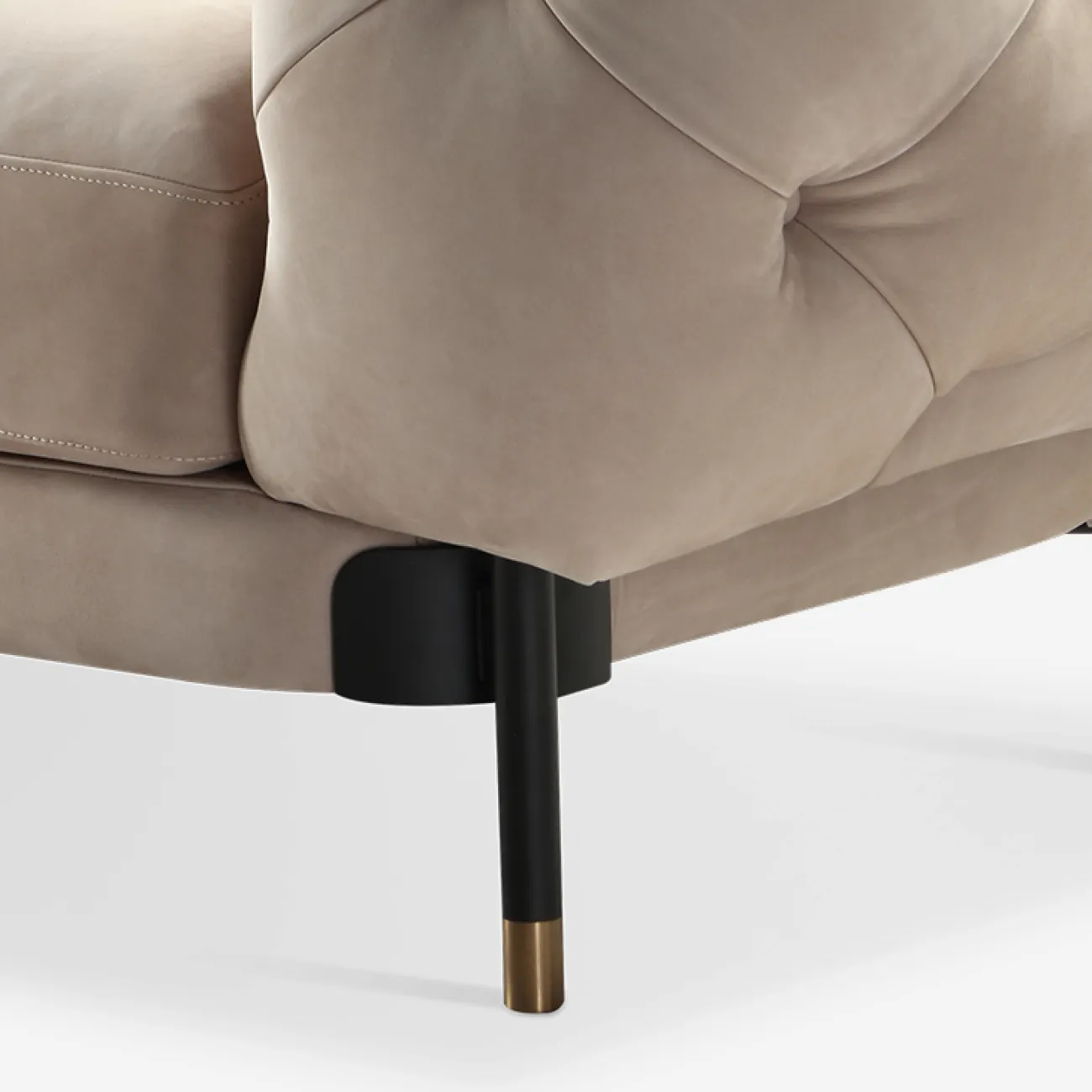 Комфортабельный диван MIVICA эргономичной формы из матовой кожи DV38398-32 Комфортабельный диван MIVICA эргономичной формы из матовой кожи DV38398-32