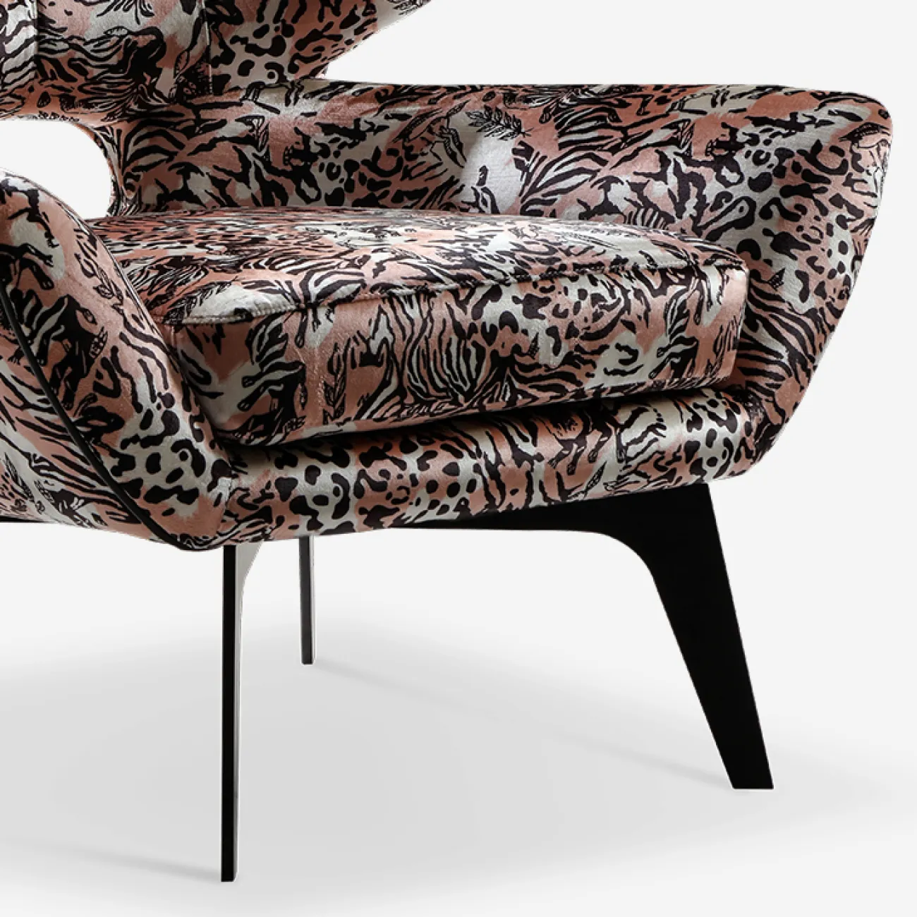 Роскошное кожаное кресло Camille от MIVICA эргономичной формы KR38399-32