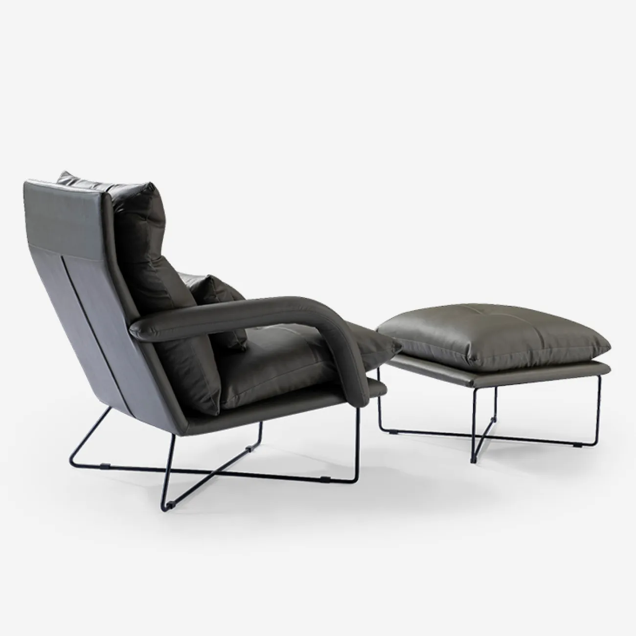 Кожаное кресло с подставкой под ноги Camille от MIVICA с основанием из углеродной стали KR38402-32