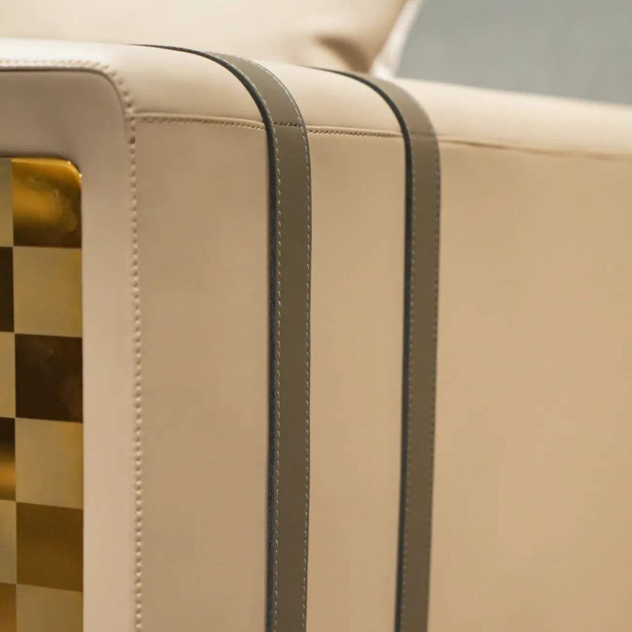 Удобное кресло Callum от MIVICA из натуральной воловьей кожи KR38405-32