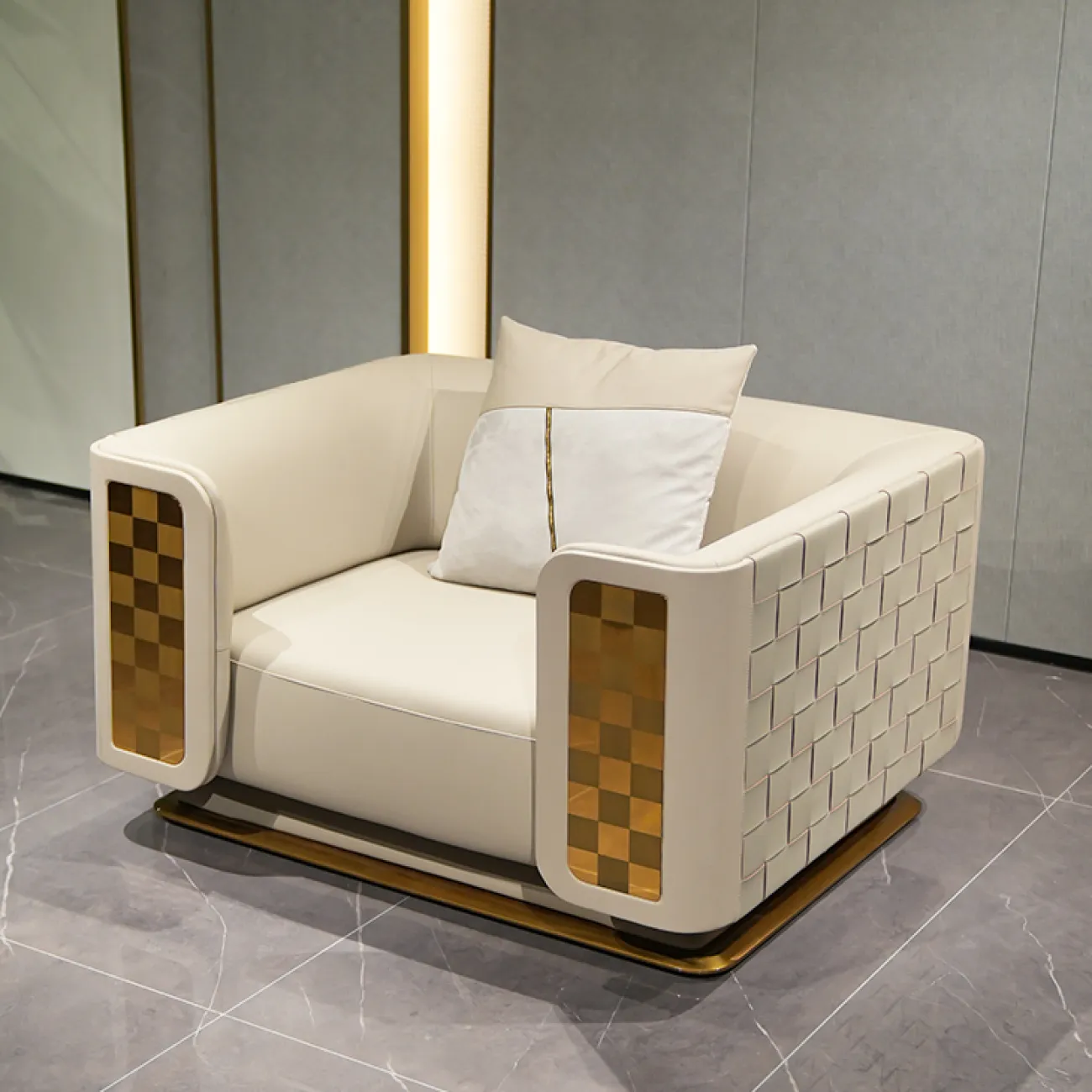 Стильное кресло Olivia от MIVICA из натуральной воловьей кожи KR38407-32