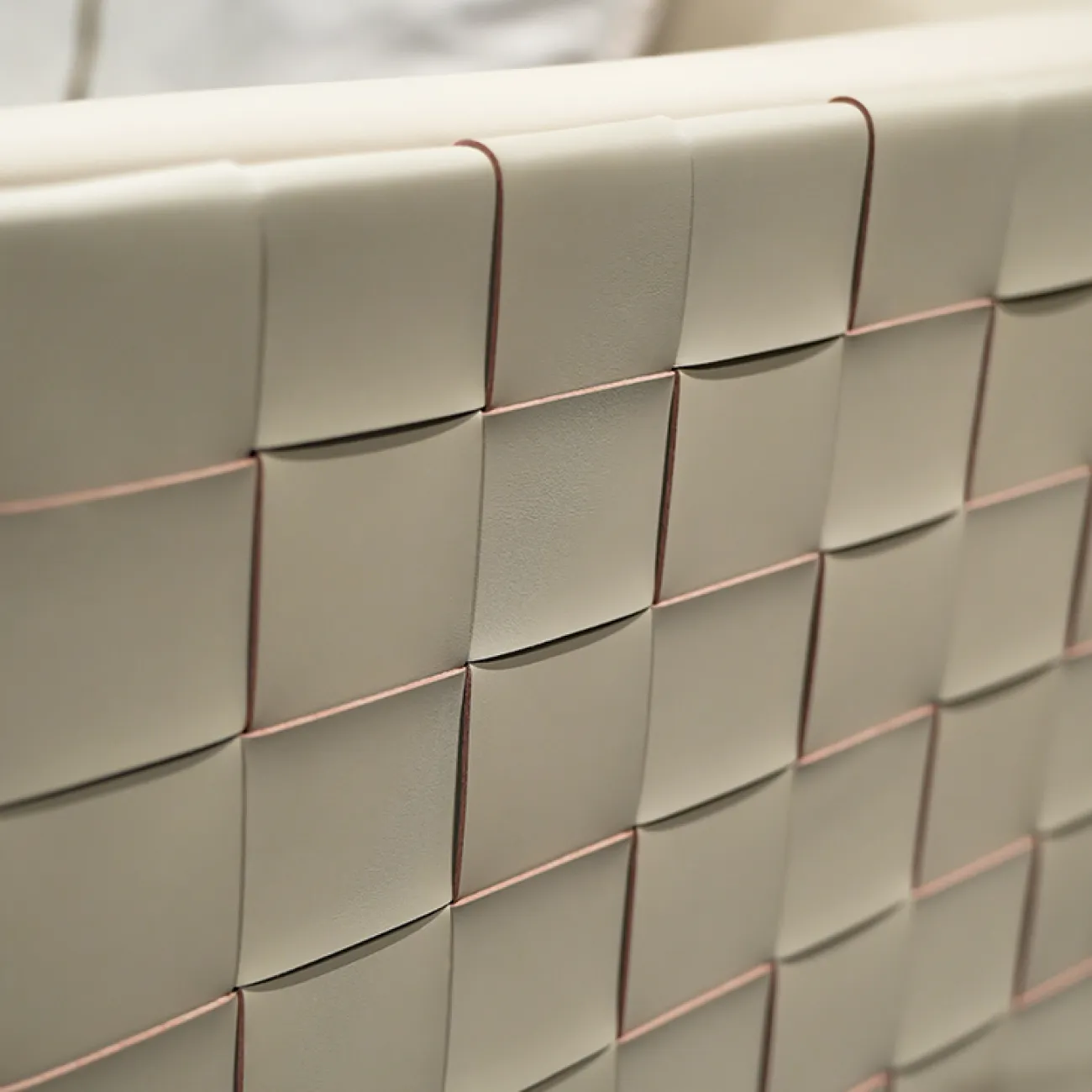 Стильное кресло Olivia от MIVICA из натуральной воловьей кожи KR38407-32