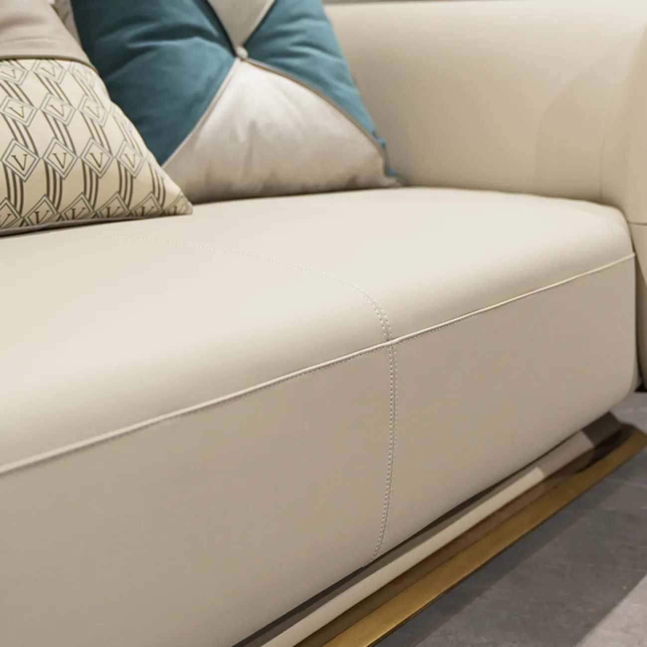 Роскошный диван Olivia от MIVICA из натуральной воловьей кожи DV38408-32