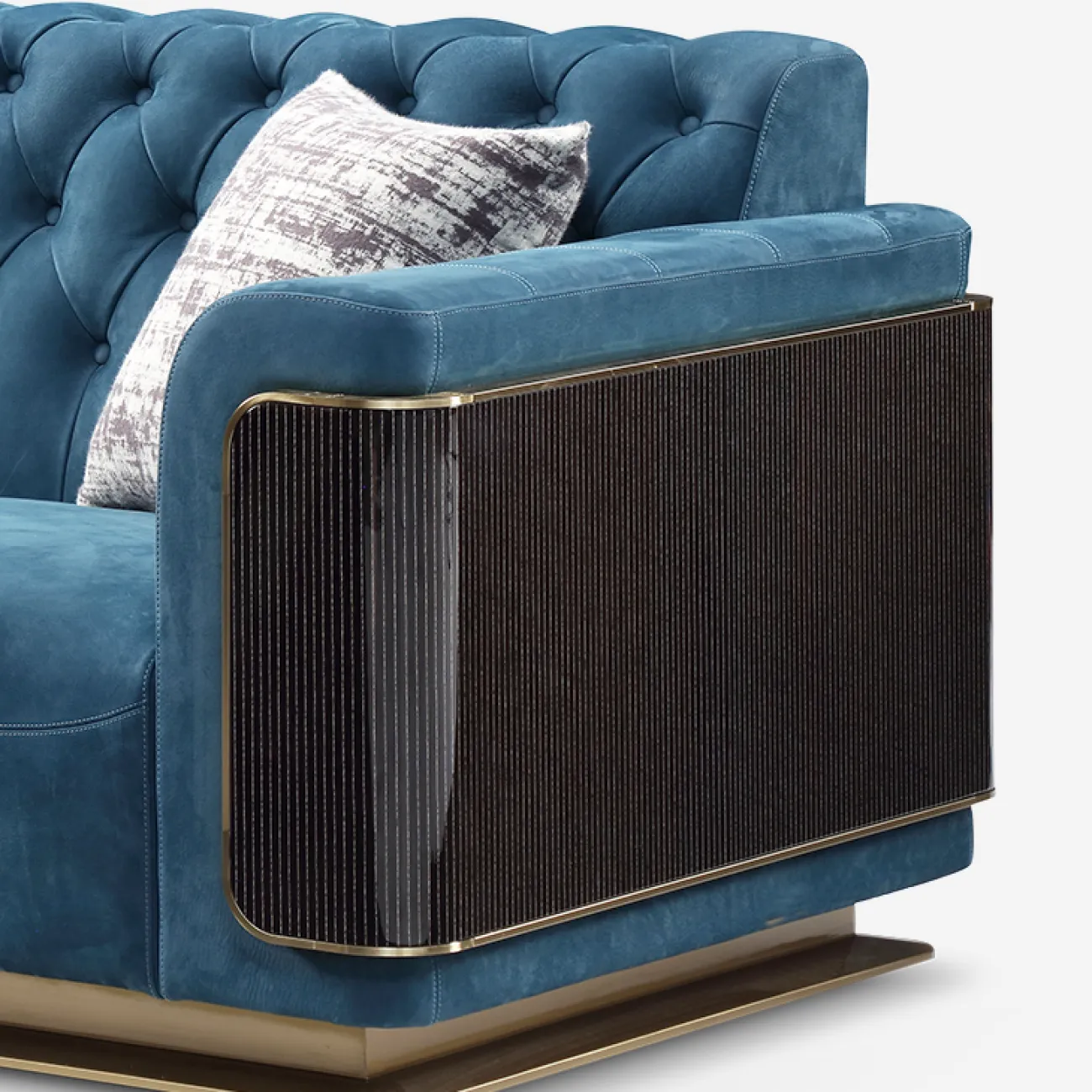 Роскошный диван Vitum от MIVICA из матовой кожи DV38410-32