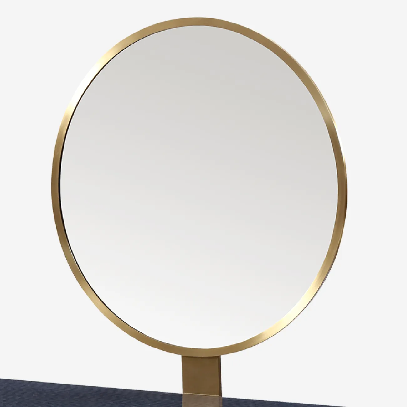 Стильный туалетный столик с зеркалом Vitum от MIVICA TS38414-32