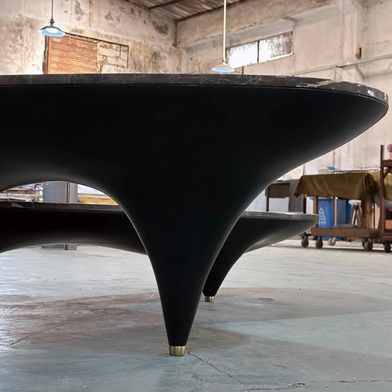 Дизайнерский Журнальный Столик Морской Огурец Yanshe от LaLume Дизайнерский Журнальный Столик Морской Огурец Yanshe от LaLume