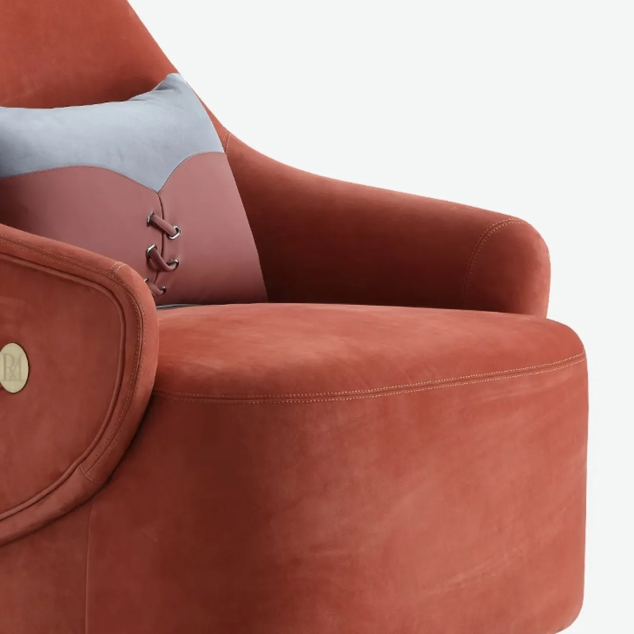 Уютное кресло Leonie от MIVICA из матовой кожи KR38441-32