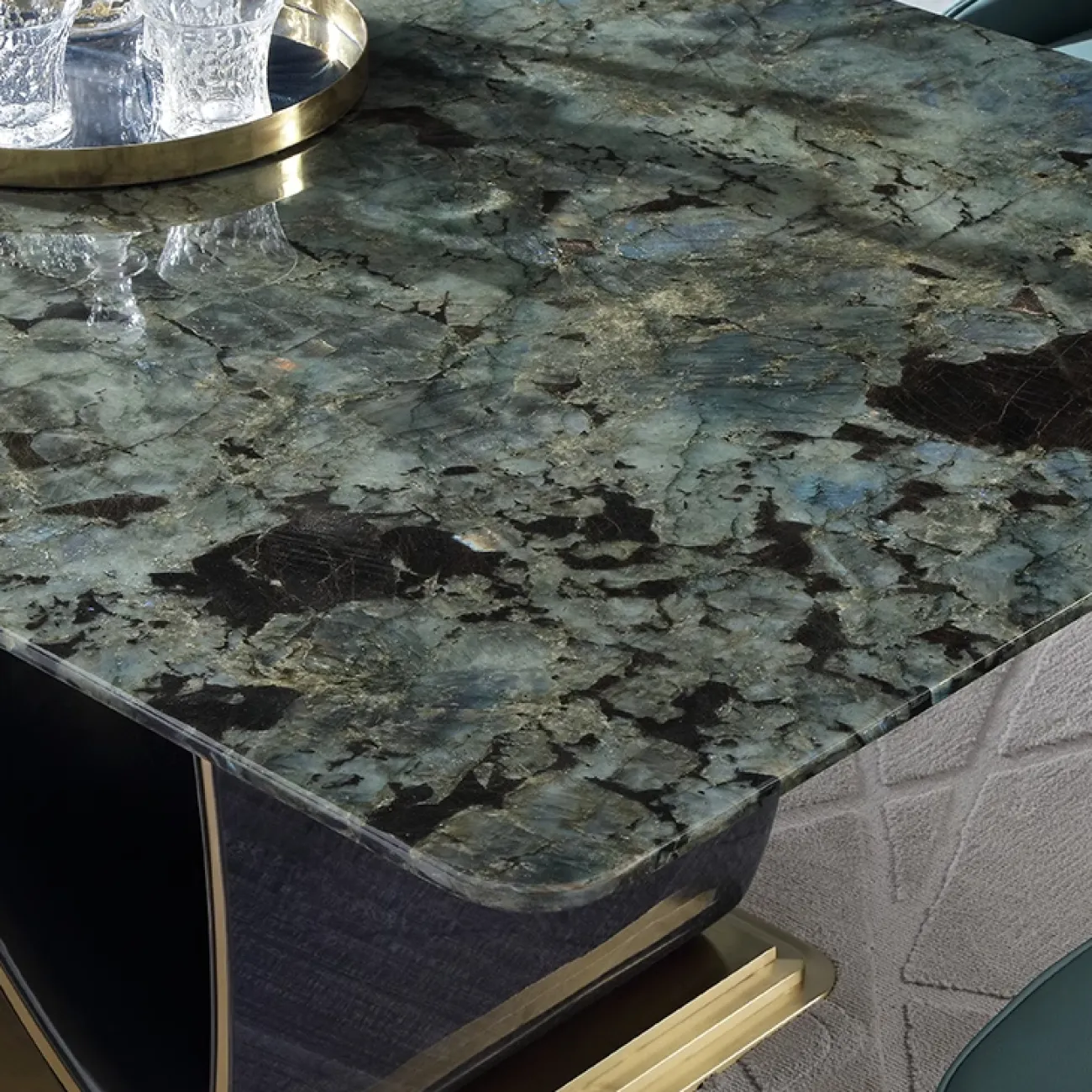 Роскошный обеденный стол Leonie от MIVICA из красного дерева и мрамора OS38445-32