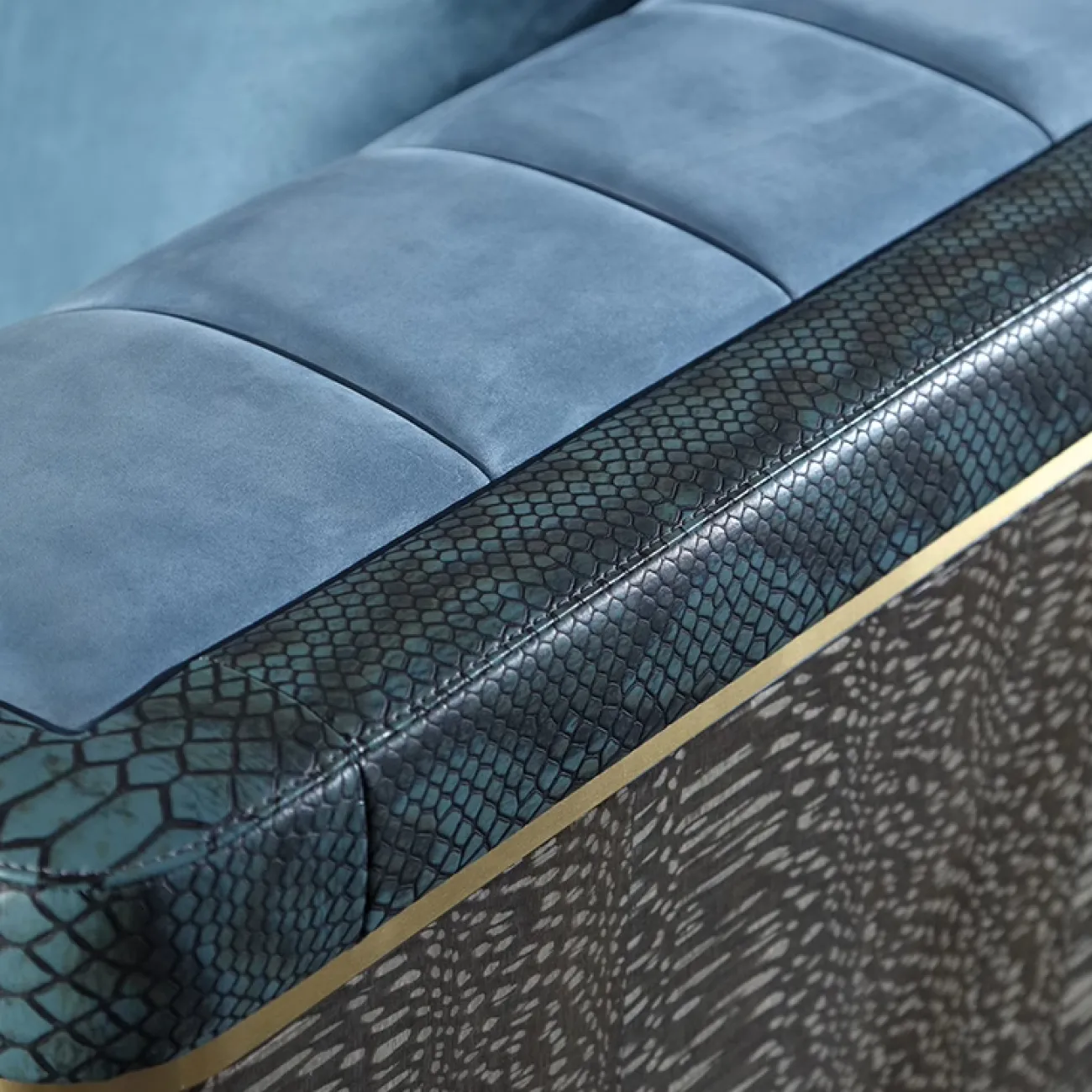 Статусное кожаное кресло MIVICA из красного дерева KR38449-32