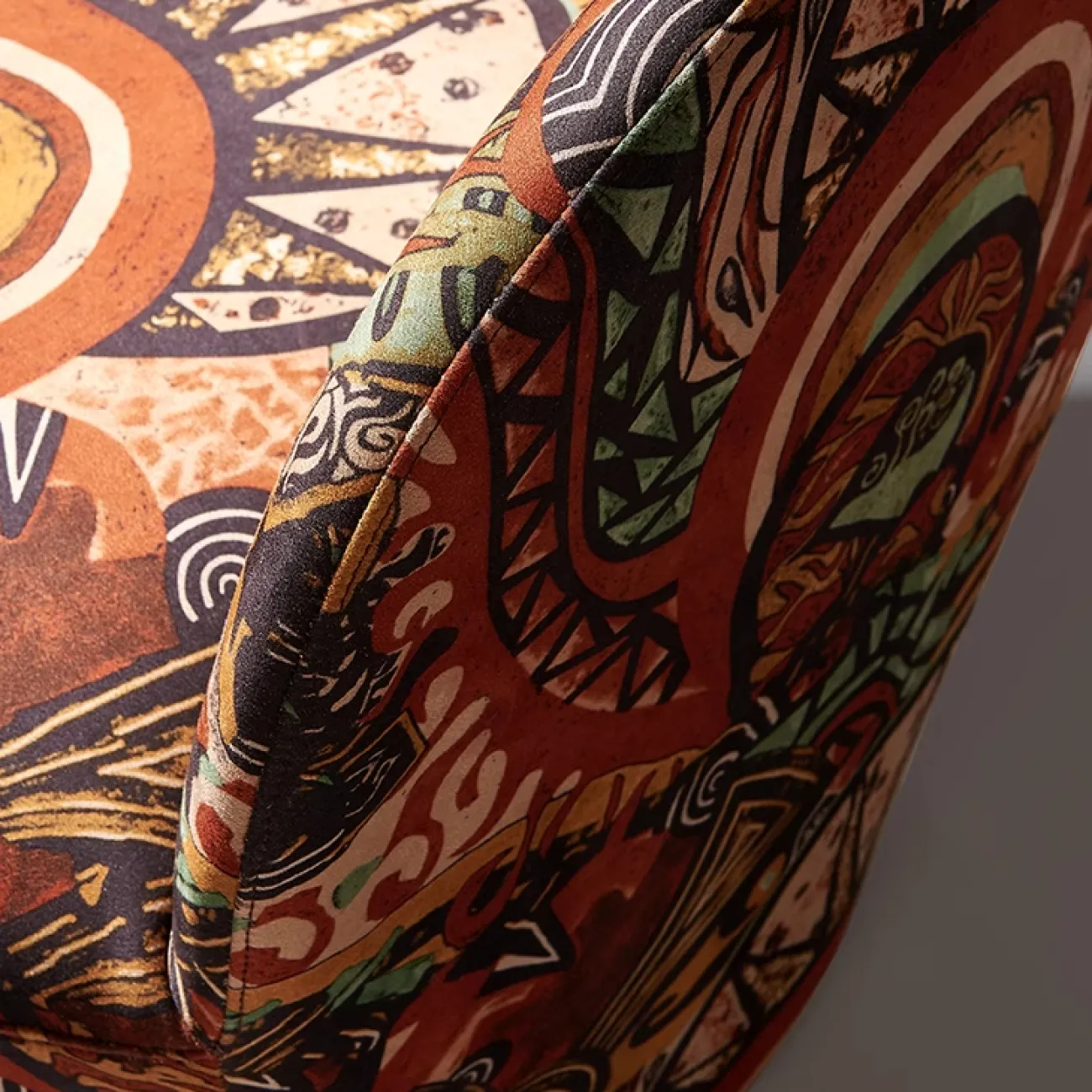 Дизайнерское текстильное кресло MIVICA с оригинальным принтом KR38466-32 Дизайнерское текстильное кресло MIVICA с оригинальным принтом KR38466-32