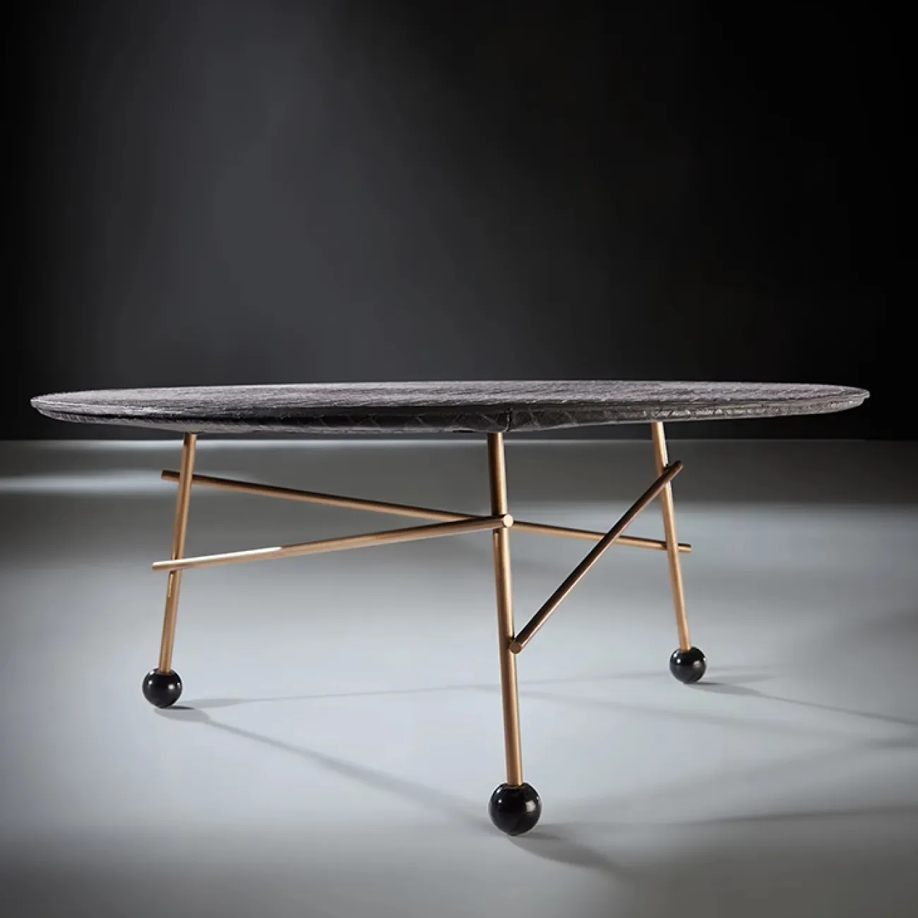 Стильный журнальный столик MIVICA столешница под кожу крокодила JS38468-32 Стильный журнальный столик MIVICA столешница под кожу крокодила JS38468-32