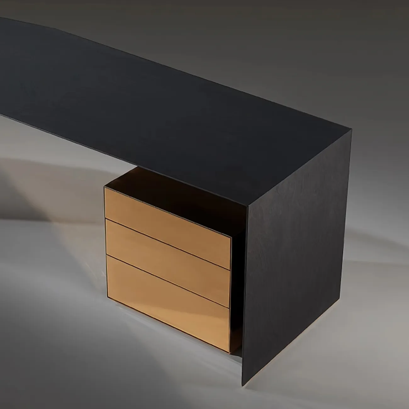 Минималистичный письменный стол MIVICA из берёзы PS38470-32