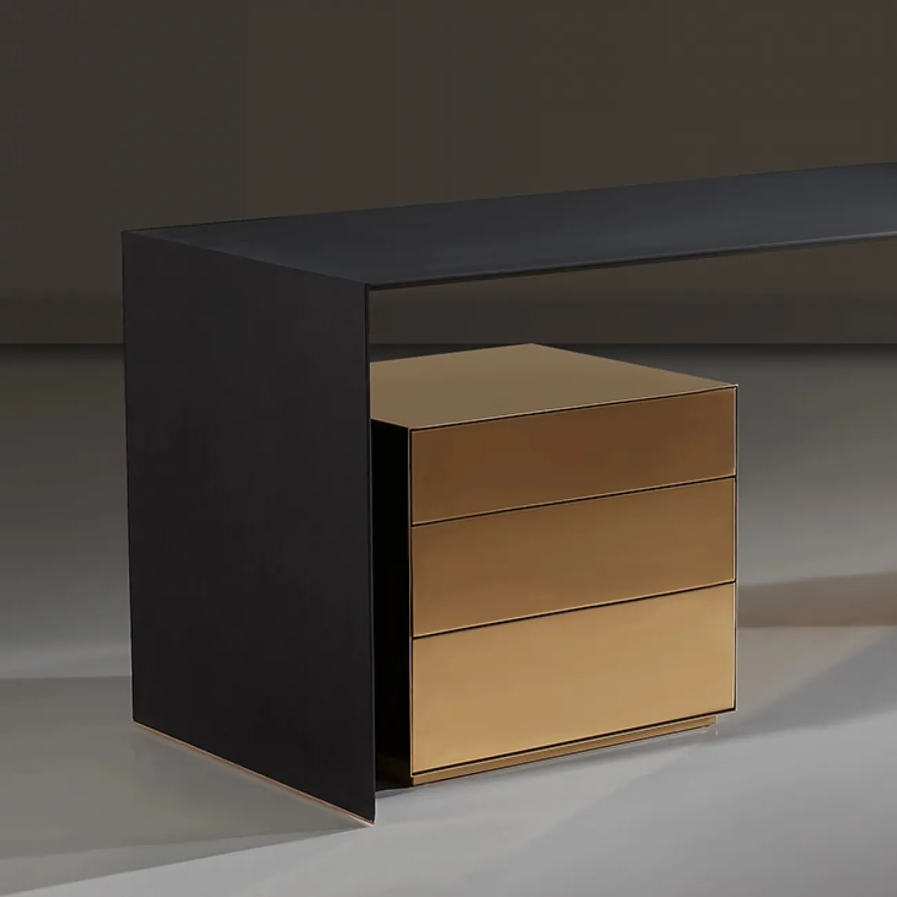 Минималистичный письменный стол MIVICA из берёзы PS38470-32